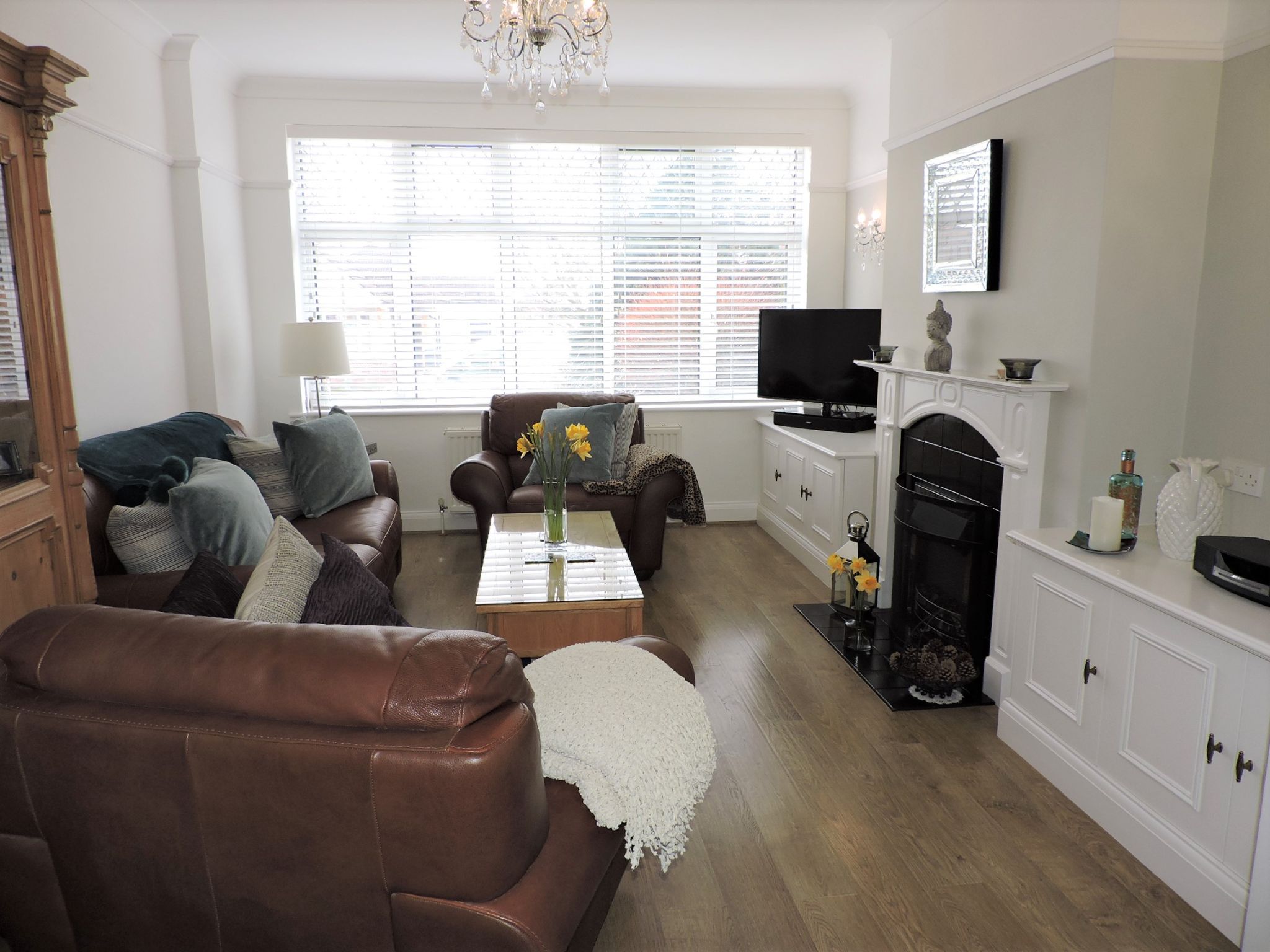 3 bedroom semi-detached house Sold in Epsom - Photograph 3