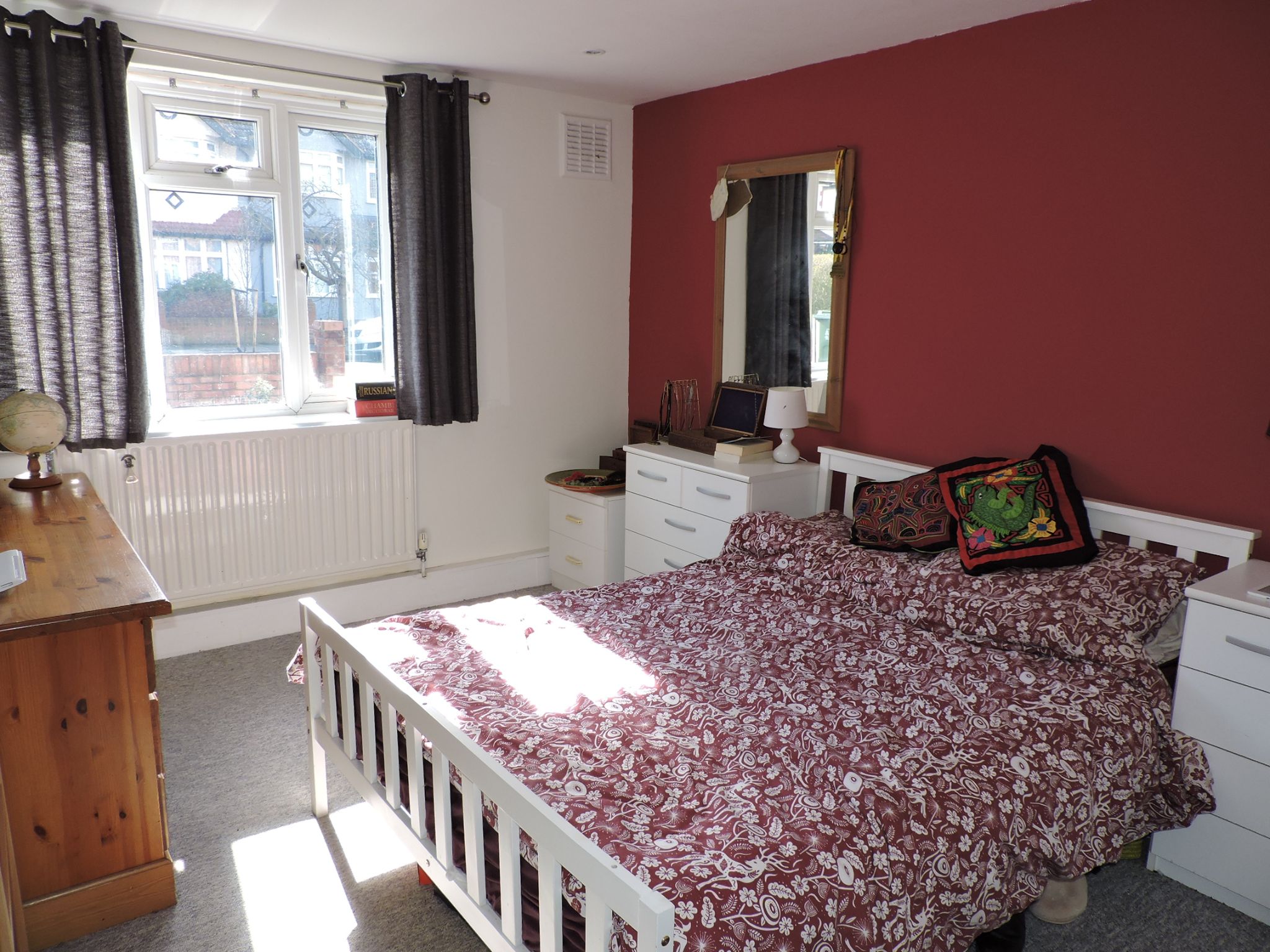 2 bedroom flat flat/apartment Sold in New Malden - Photograph 8