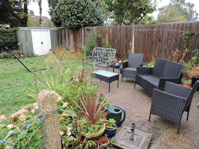 2 bedroom flat flat/apartment Sold in New Malden - Photograph 14