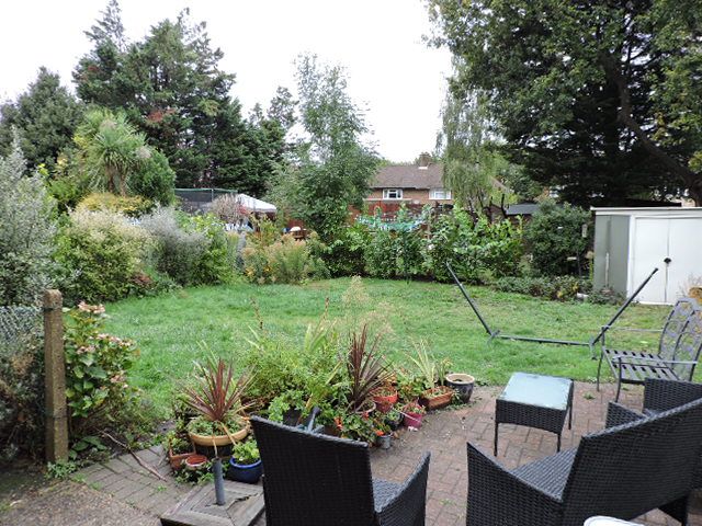 2 bedroom flat flat/apartment Sold in New Malden - Photograph 13