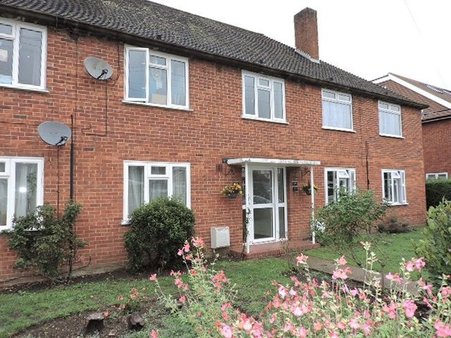 2 bedroom flat flat/apartment Sold in New Malden - Photograph 1