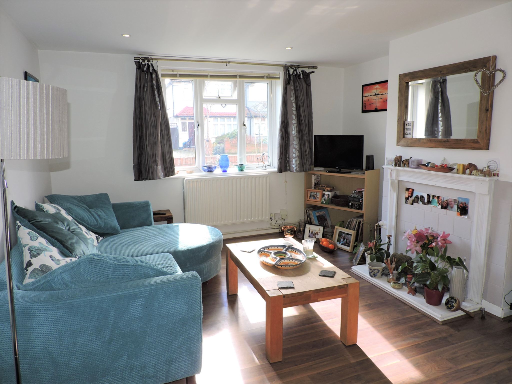 2 bedroom flat flat/apartment Sold in New Malden - Photograph 3
