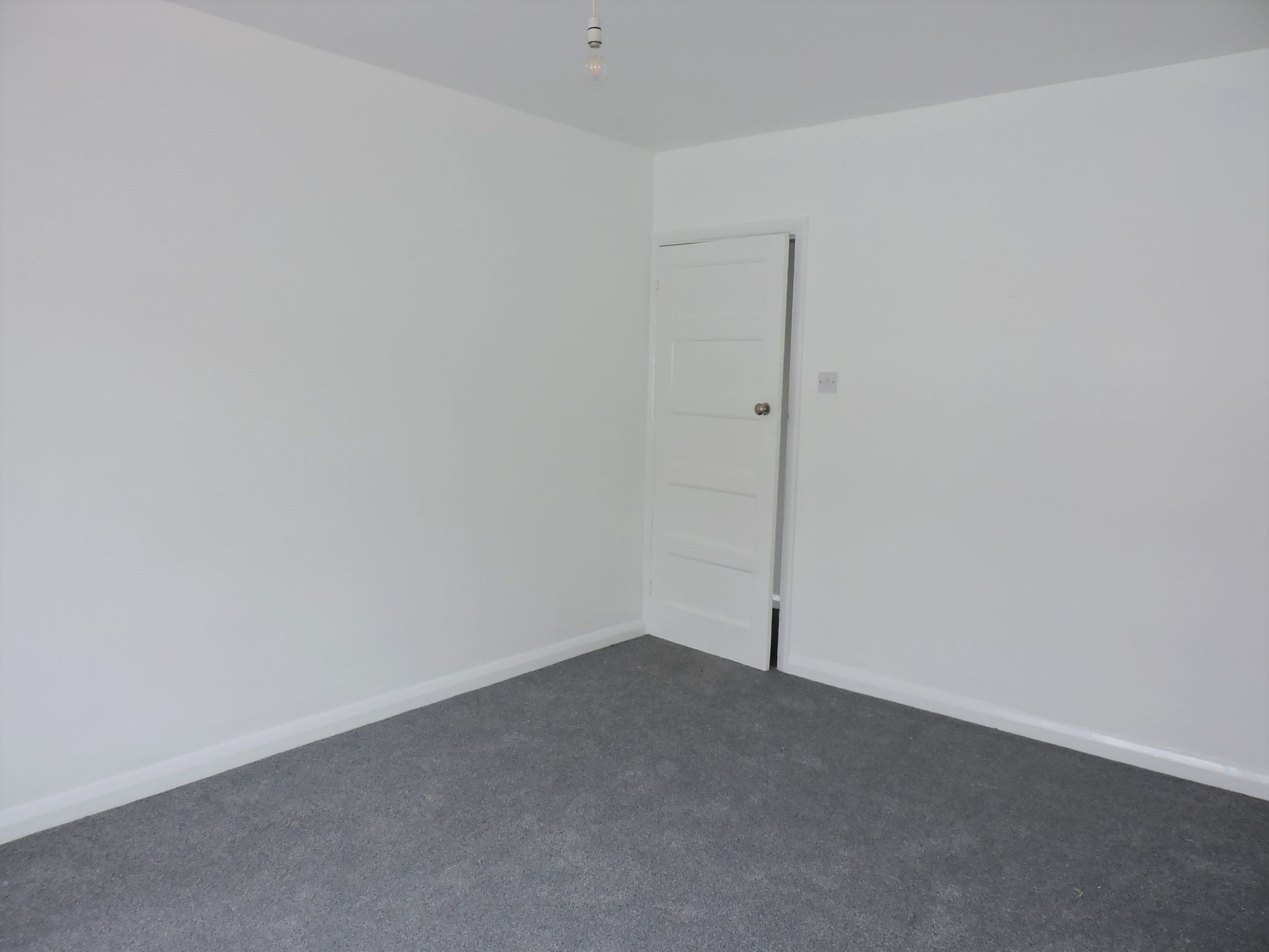 2 bedroom ground floor maisonette flat/apartment To Let in New Malden - Photograph 4