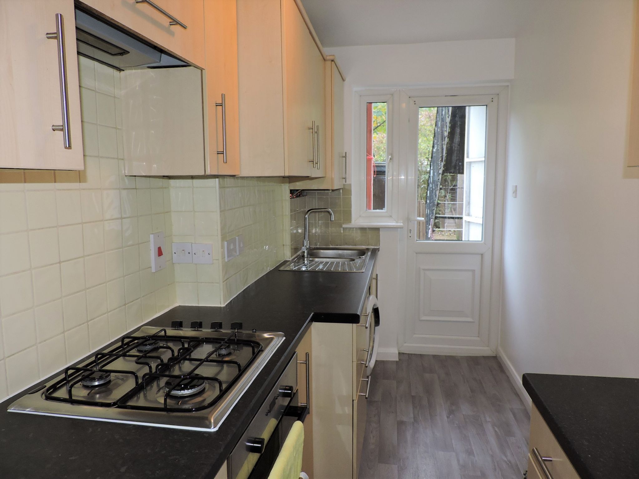 2 bedroom ground floor maisonette flat/apartment To Let in New Malden - Photograph 5