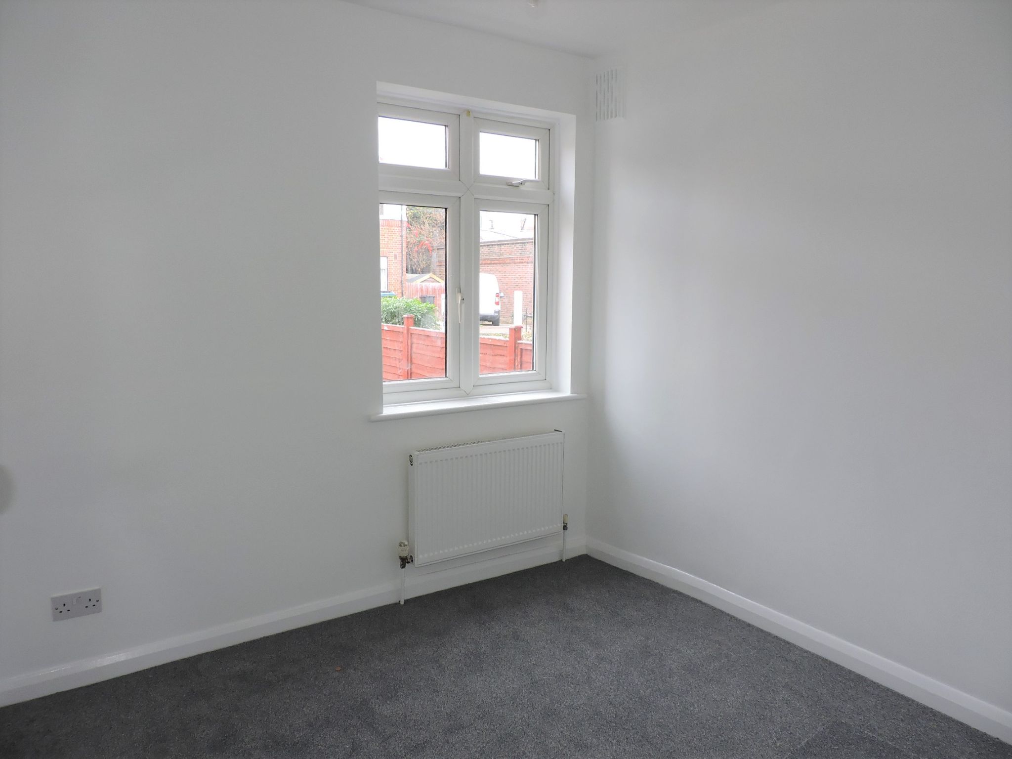 2 bedroom ground floor maisonette flat/apartment To Let in New Malden - Photograph 9