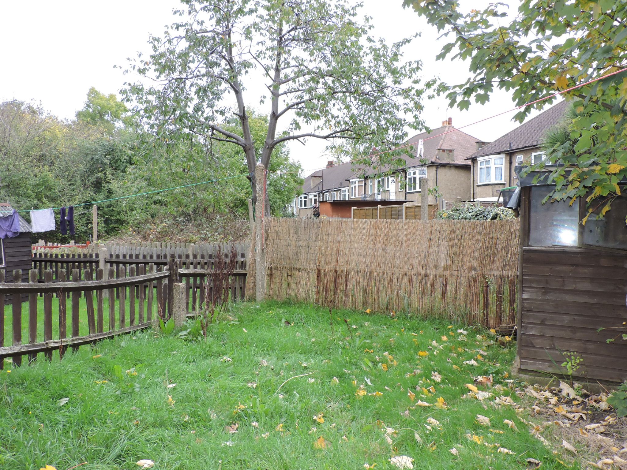 2 bedroom ground floor maisonette flat/apartment To Let in New Malden - Photograph 11