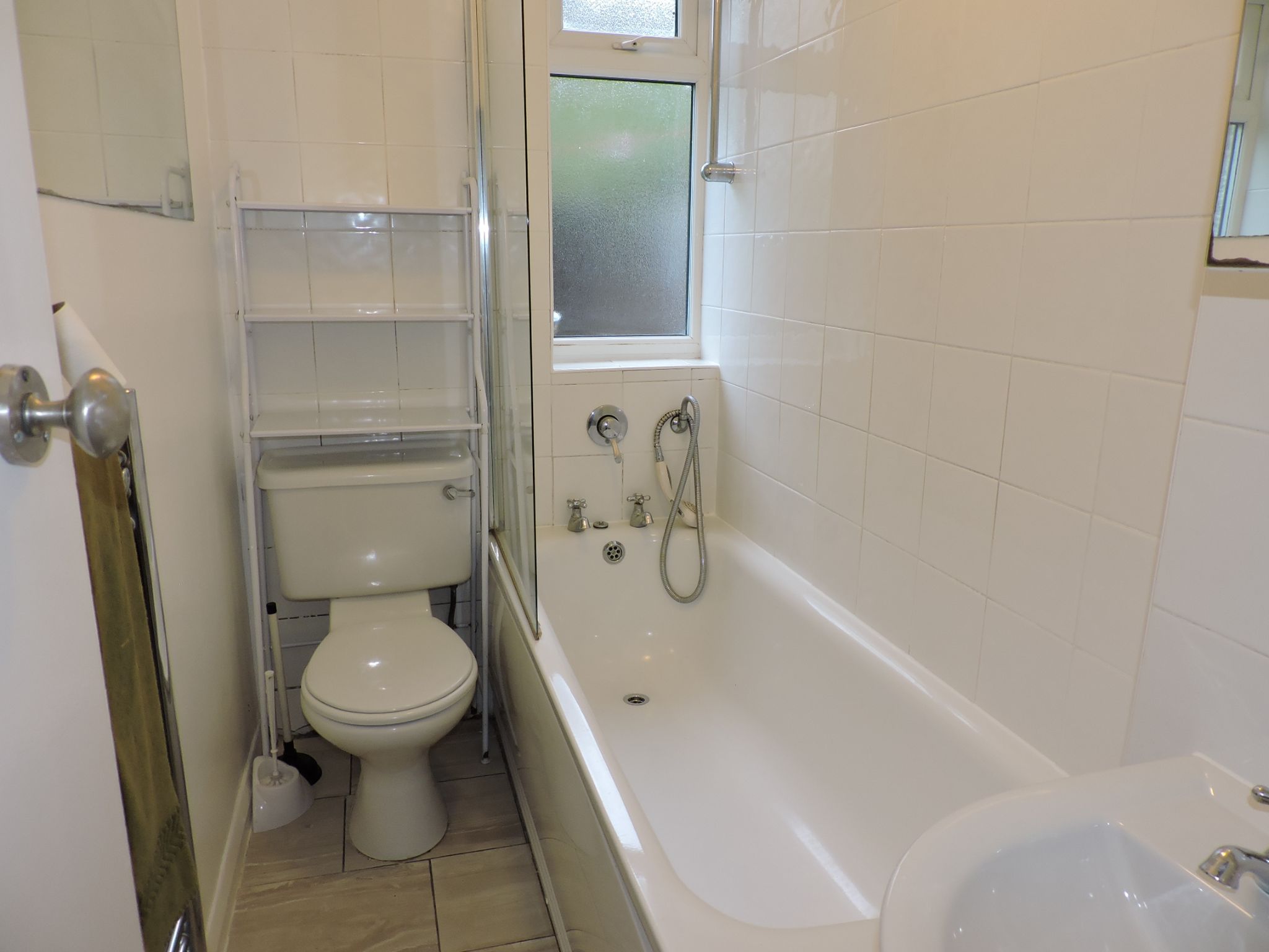 2 bedroom ground floor maisonette flat/apartment To Let in New Malden - Photograph 10