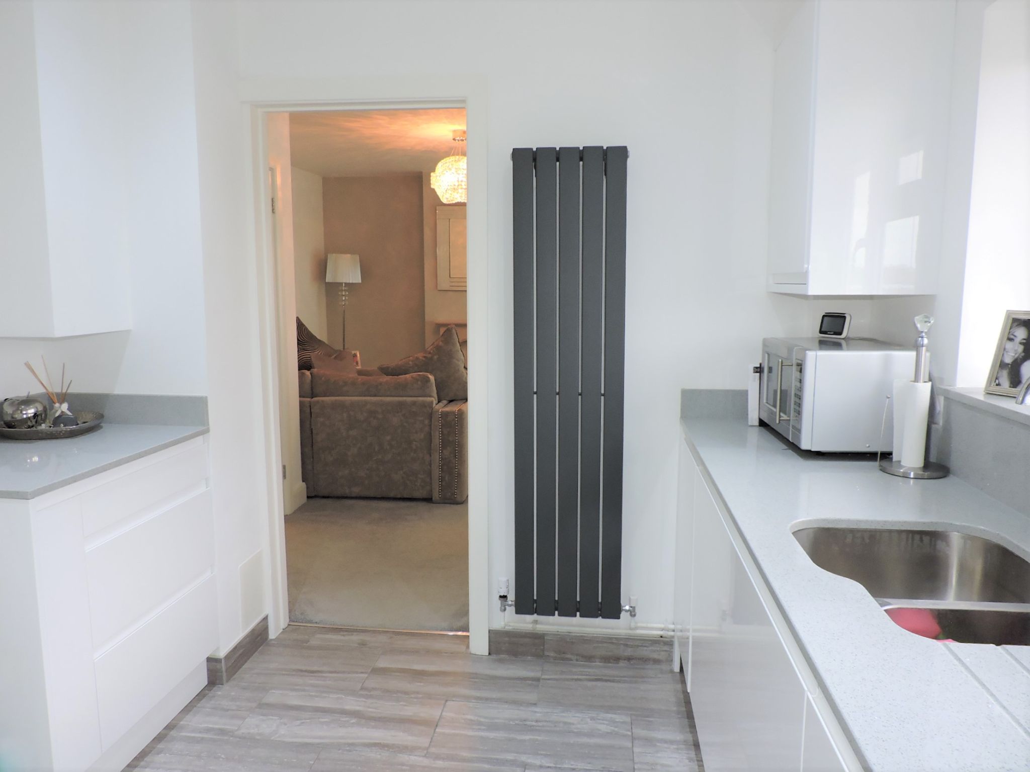 2 bedroom flat flat/apartment Sold in Epsom - Photograph 9