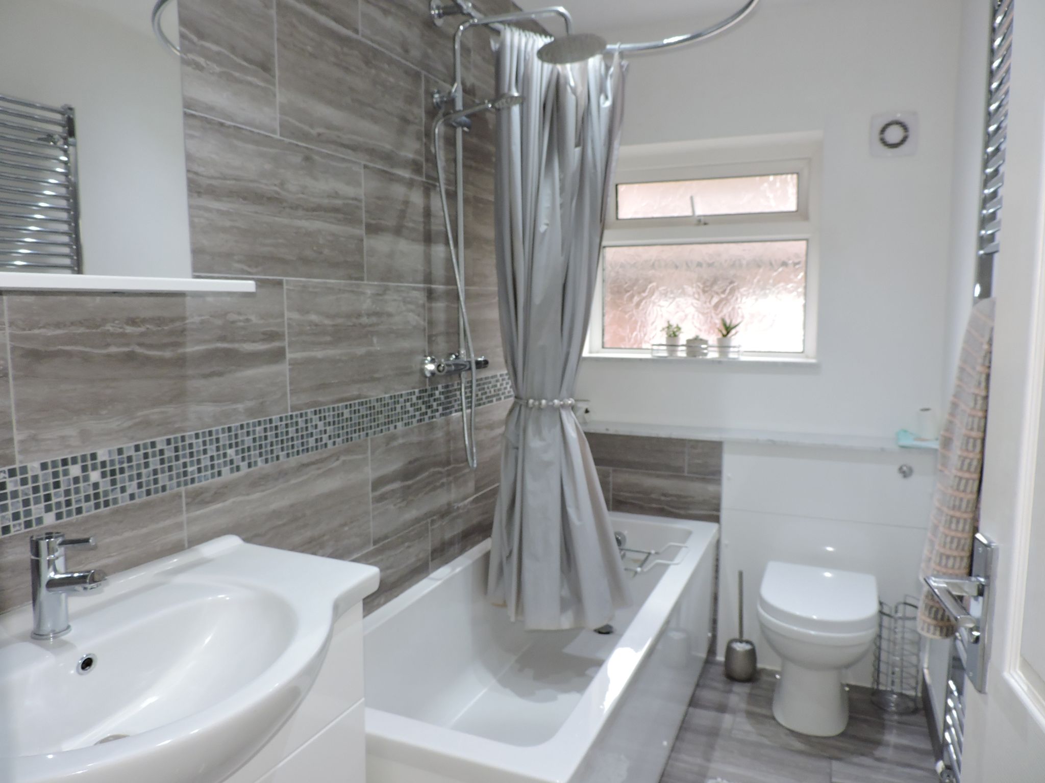 2 bedroom flat flat/apartment Sold in Epsom - Photograph 14