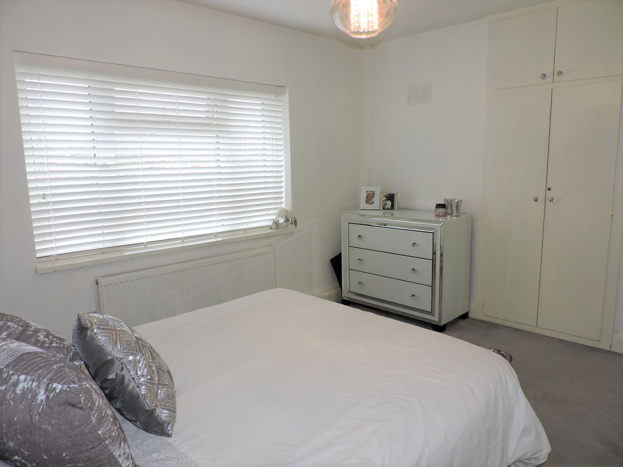 2 bedroom flat flat/apartment Sold in Epsom - Photograph 11