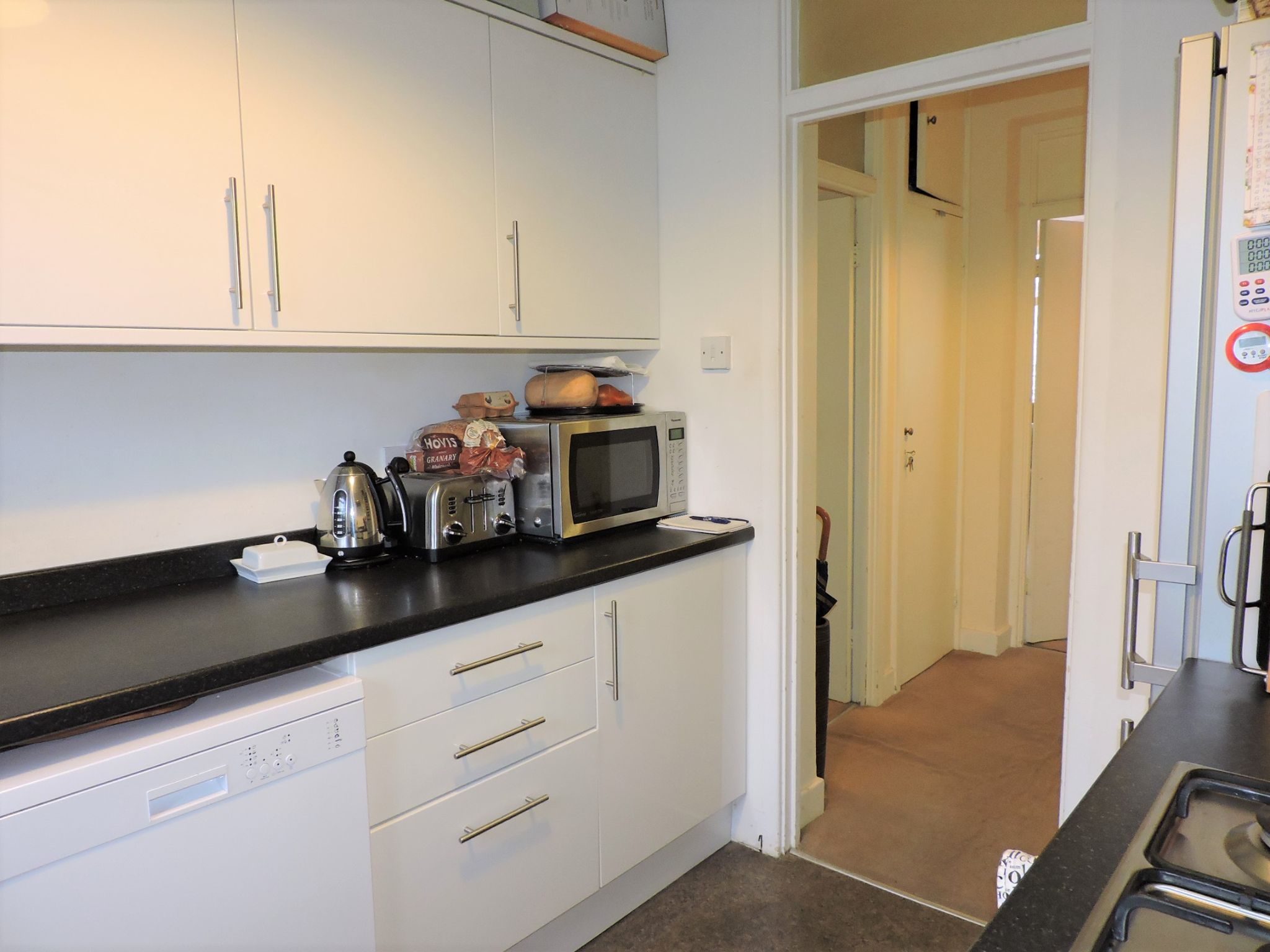 2 bedroom flat flat/apartment Sold in Surbiton - Photograph 7