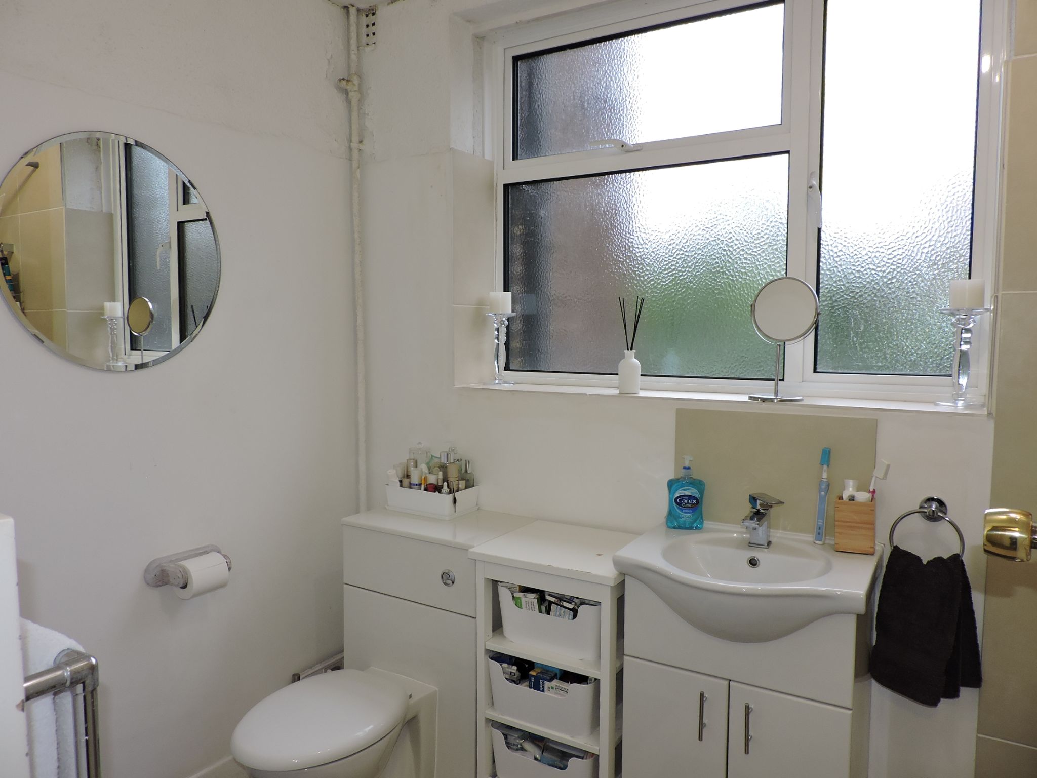2 bedroom flat flat/apartment Sold in Surbiton - Photograph 12