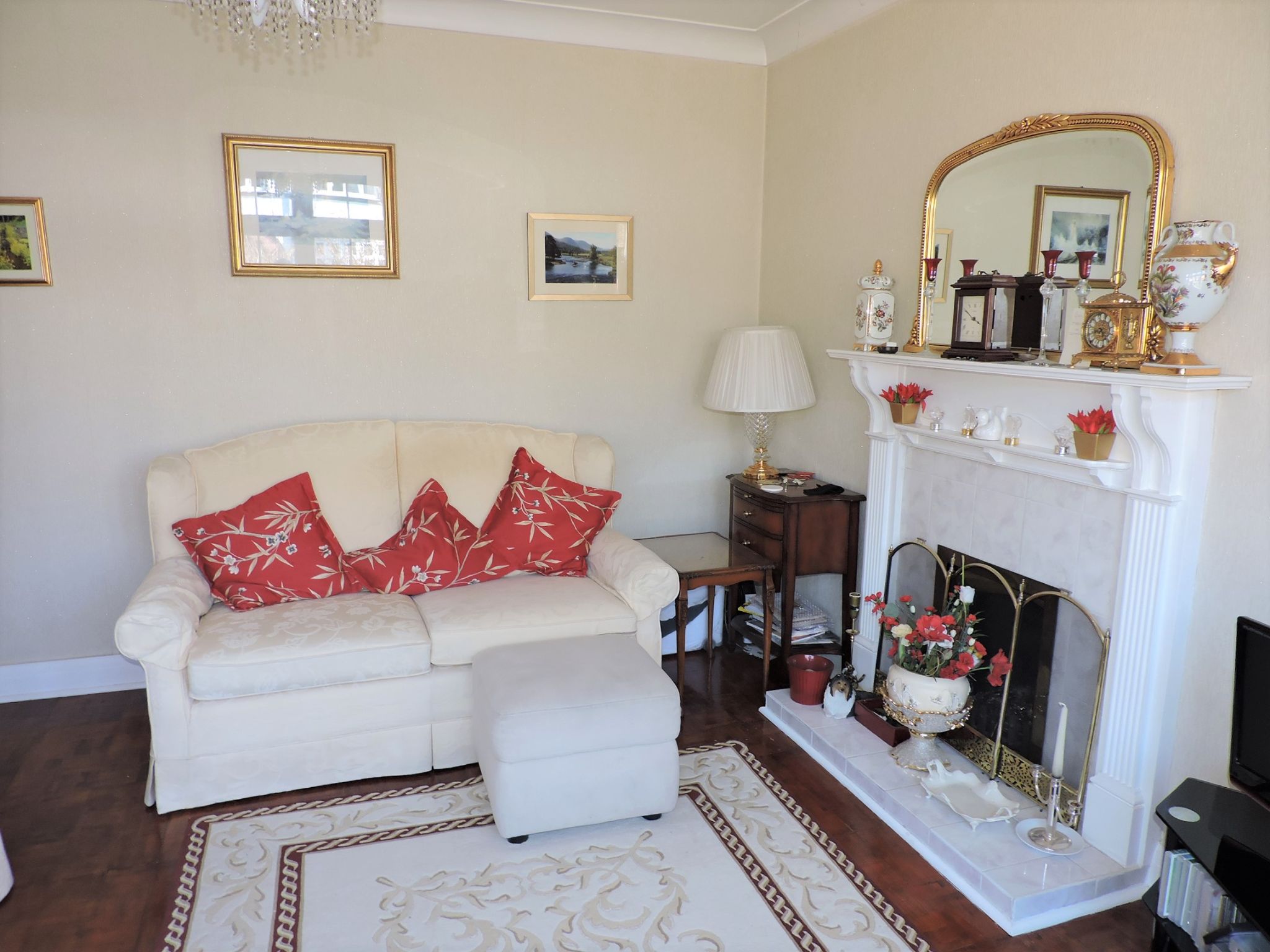 3 bedroom detached house Sold in New Malden - Photograph 3