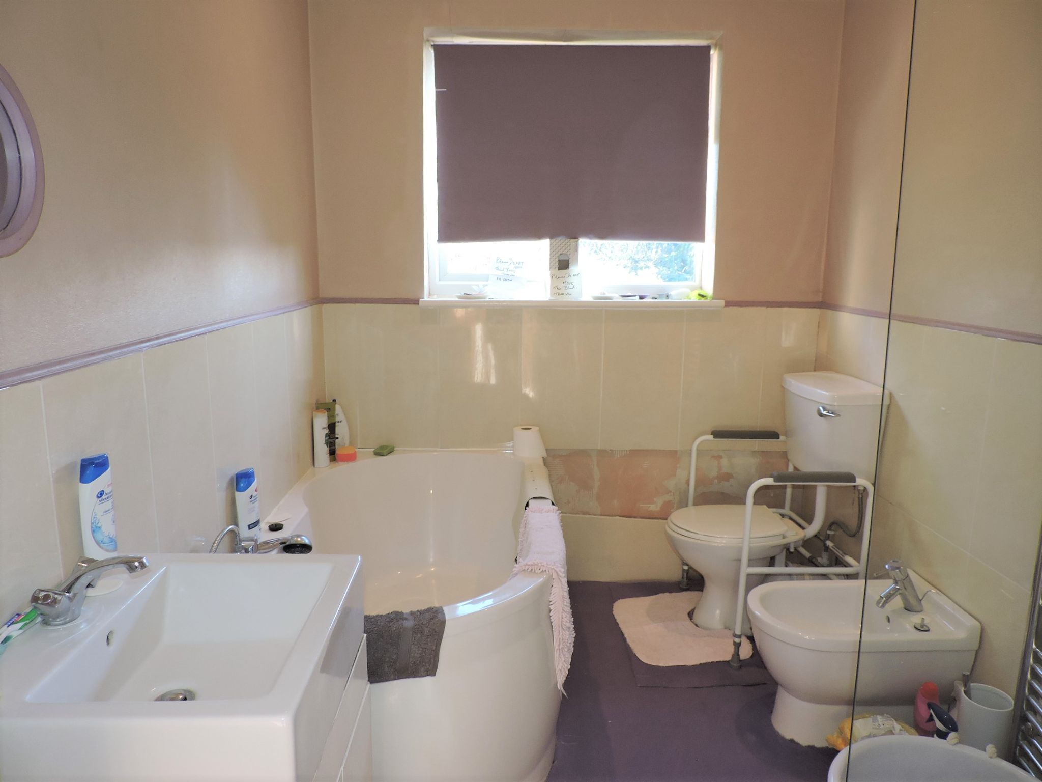 3 bedroom detached house Sold in New Malden - Photograph 9