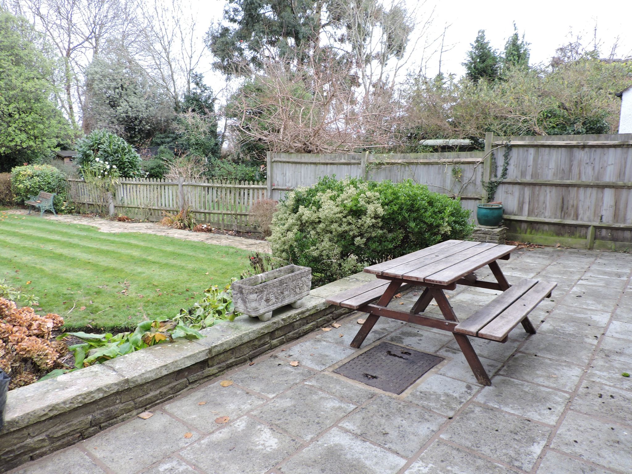 3 bedroom semi-detached house Let in Worcester Park - Photograph 20