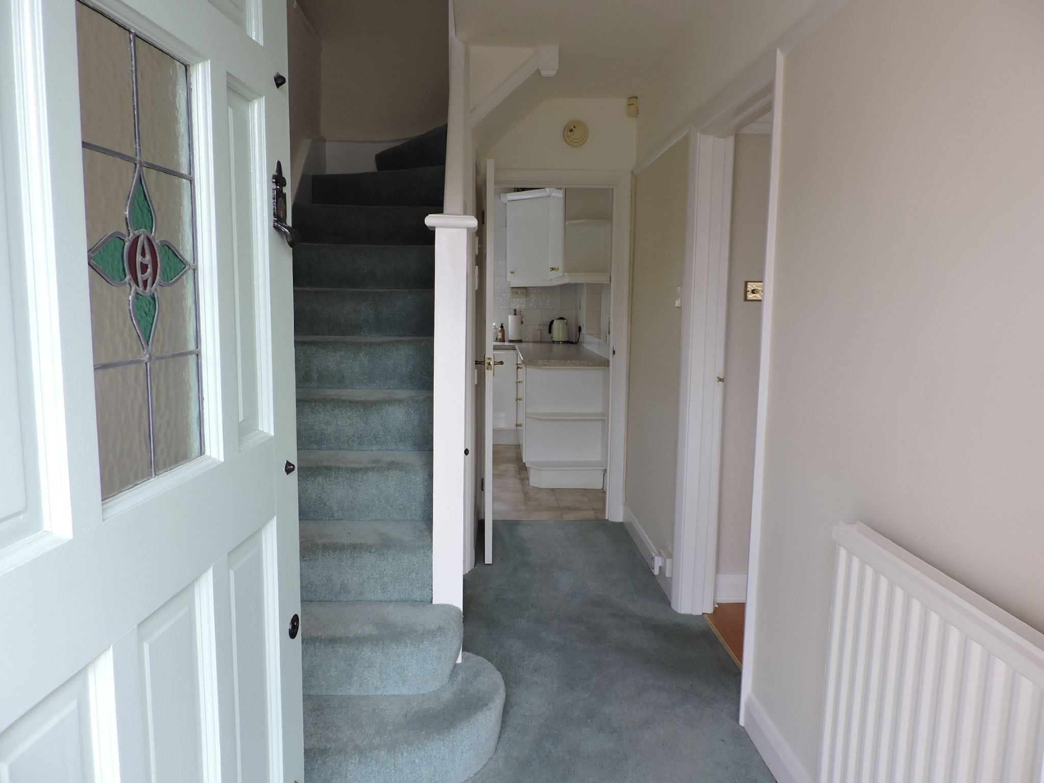 3 bedroom semi-detached house Let in Worcester Park - Photograph 4
