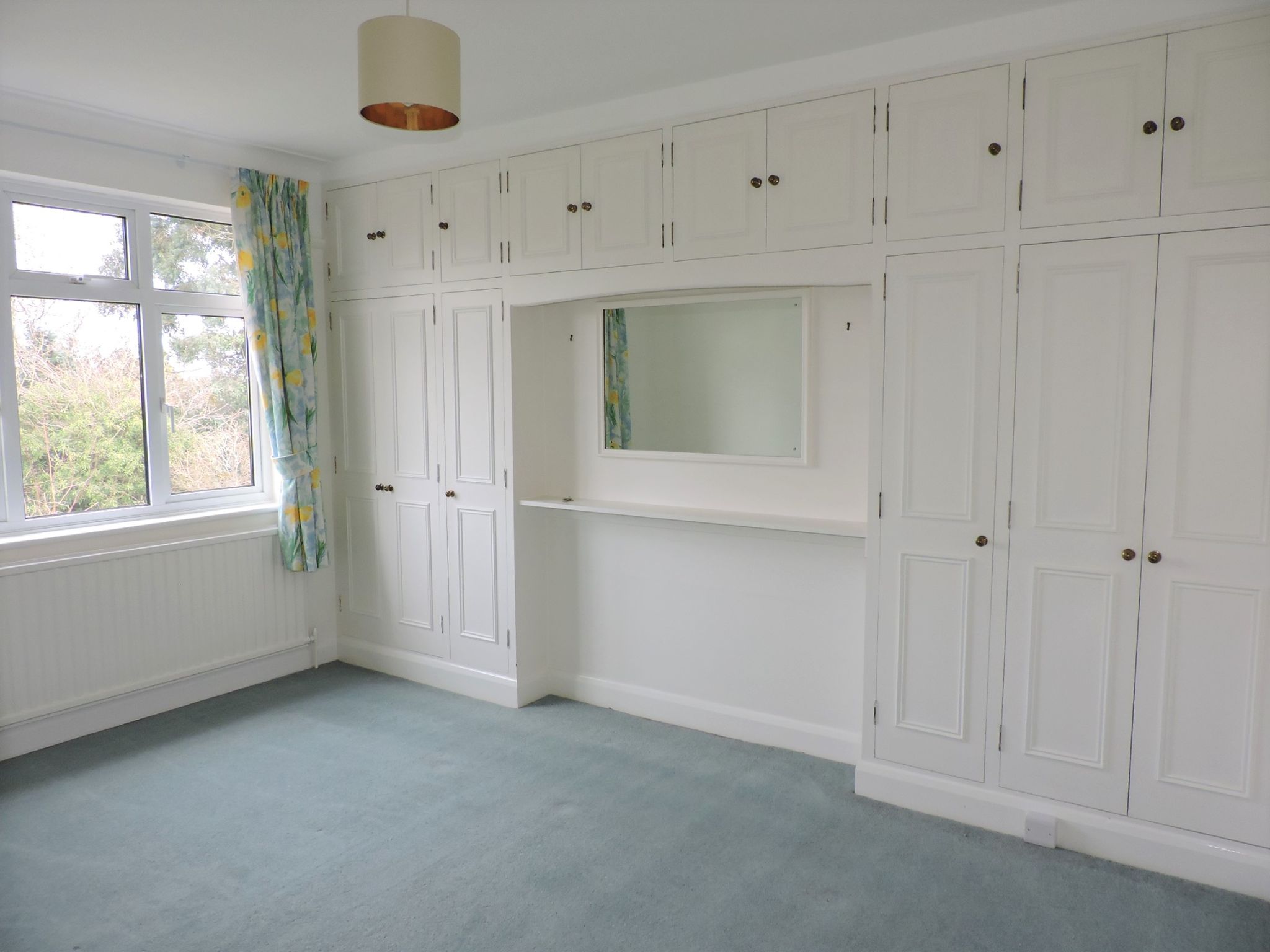 3 bedroom semi-detached house Let in Worcester Park - Photograph 15