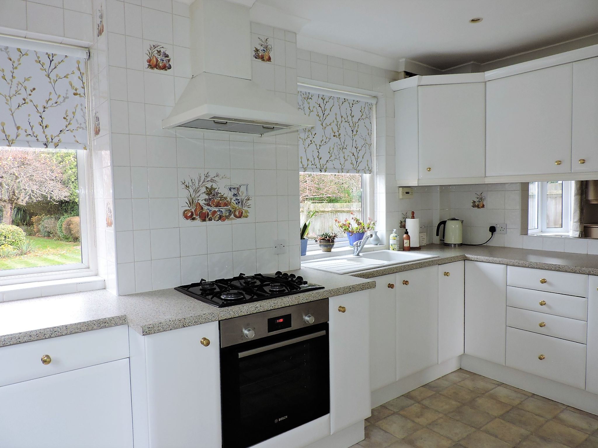 3 bedroom semi-detached house Let in Worcester Park - Photograph 11