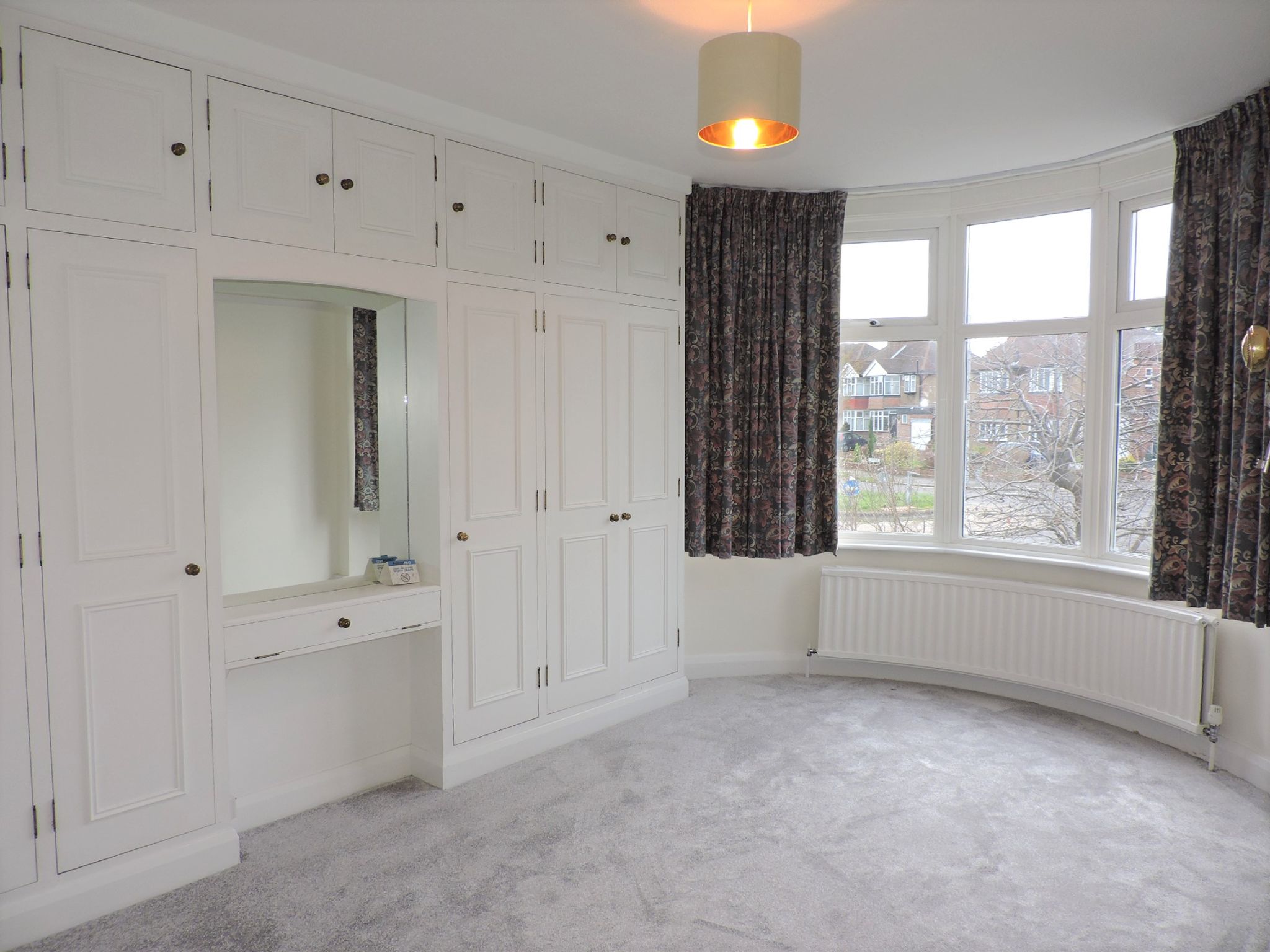 3 bedroom semi-detached house Let in Worcester Park - Photograph 13