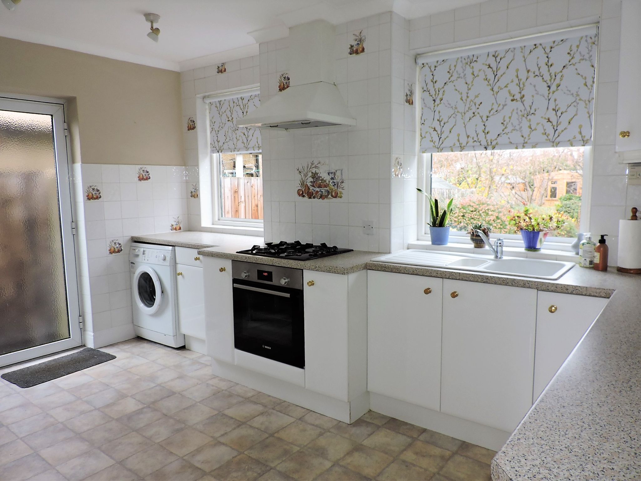 3 bedroom semi-detached house Let in Worcester Park - Photograph 9