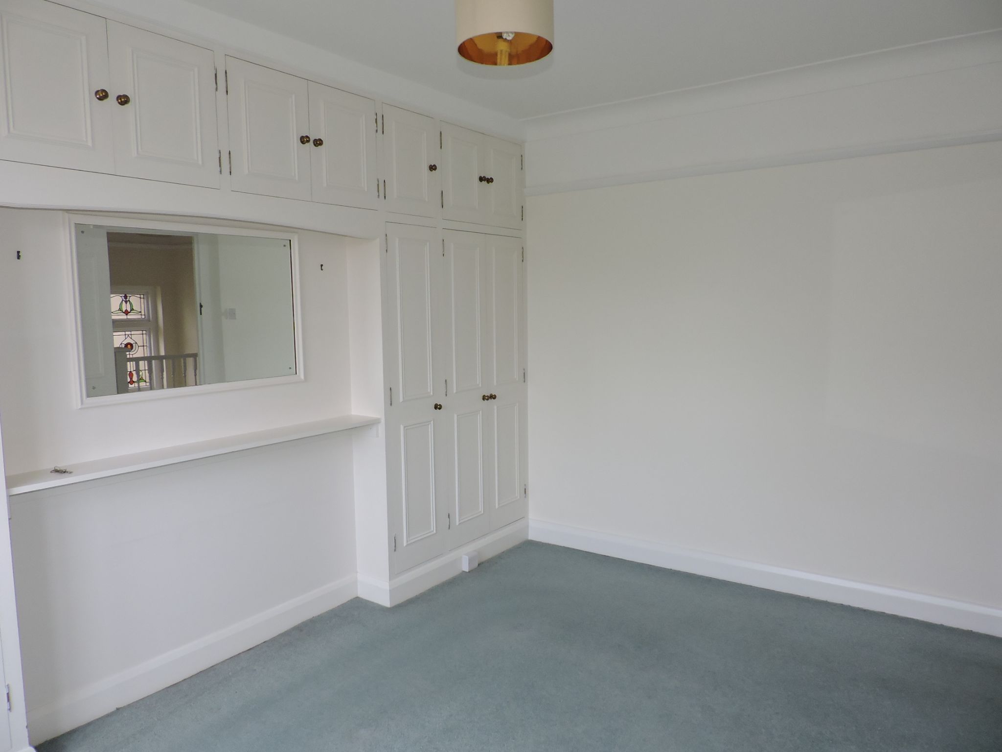 3 bedroom semi-detached house Let in Worcester Park - Photograph 16