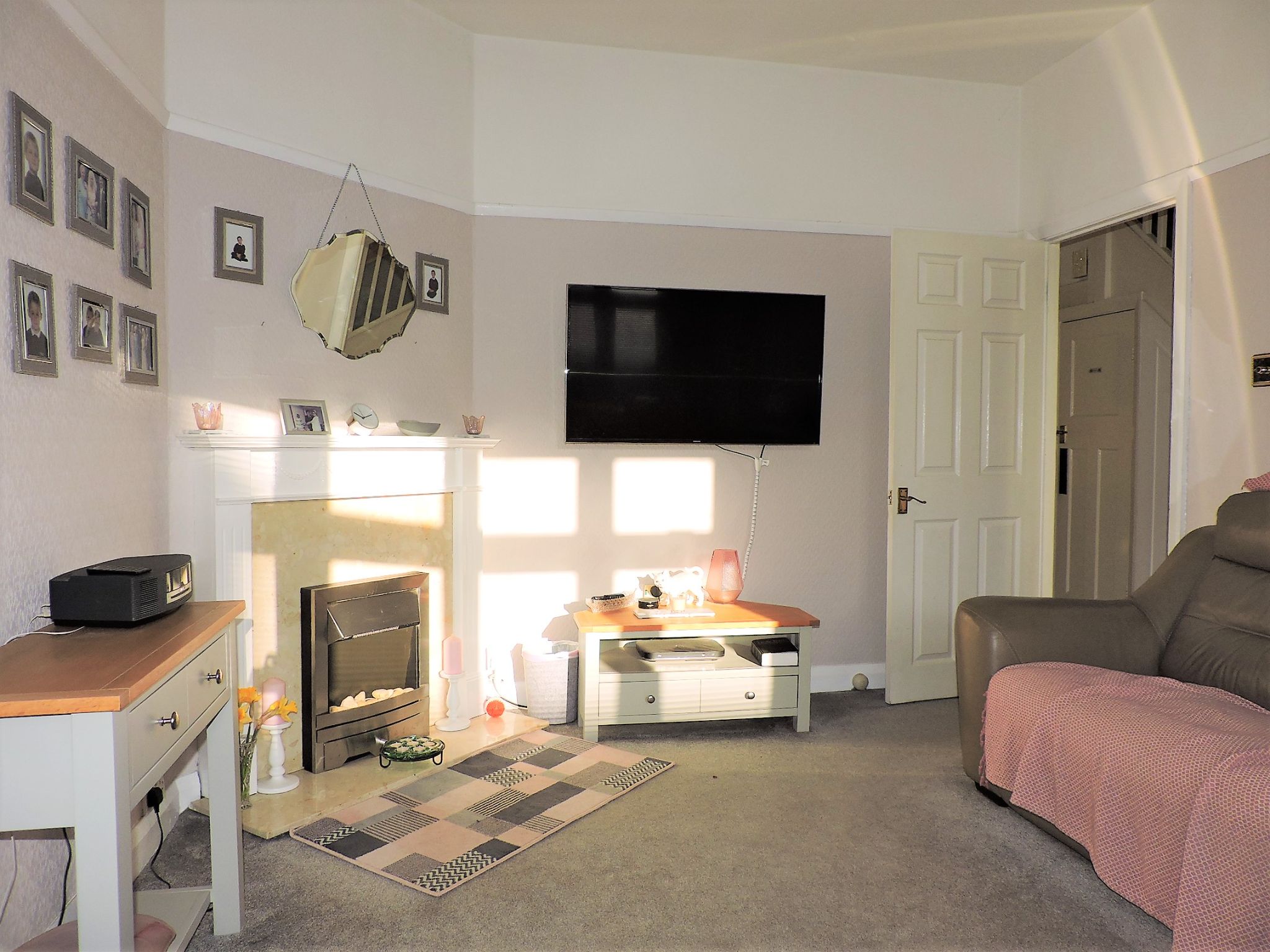 3 bedroom mid terraced house Sold in New Malden - Photograph 3