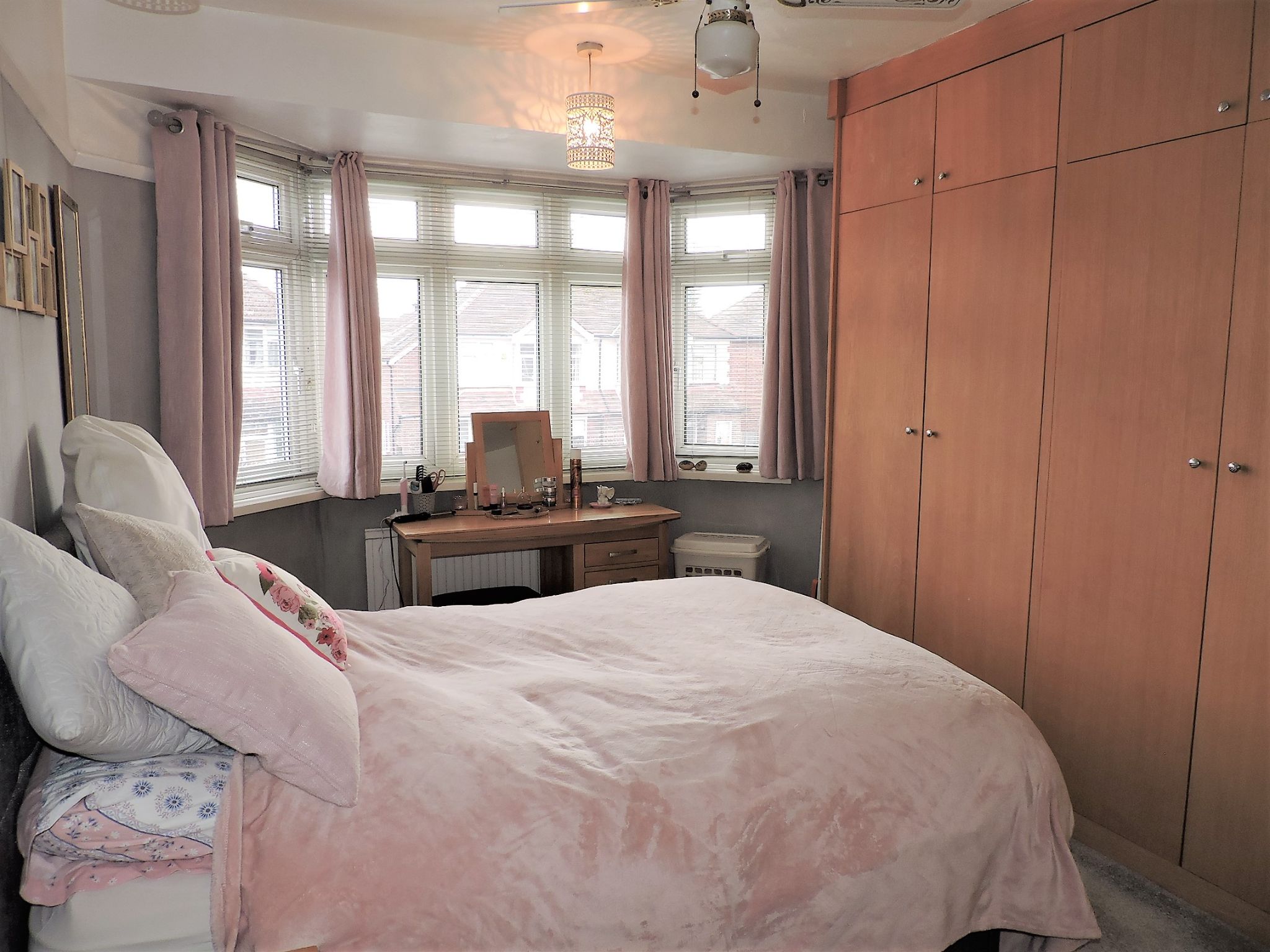 3 bedroom mid terraced house Sold in New Malden - Photograph 7