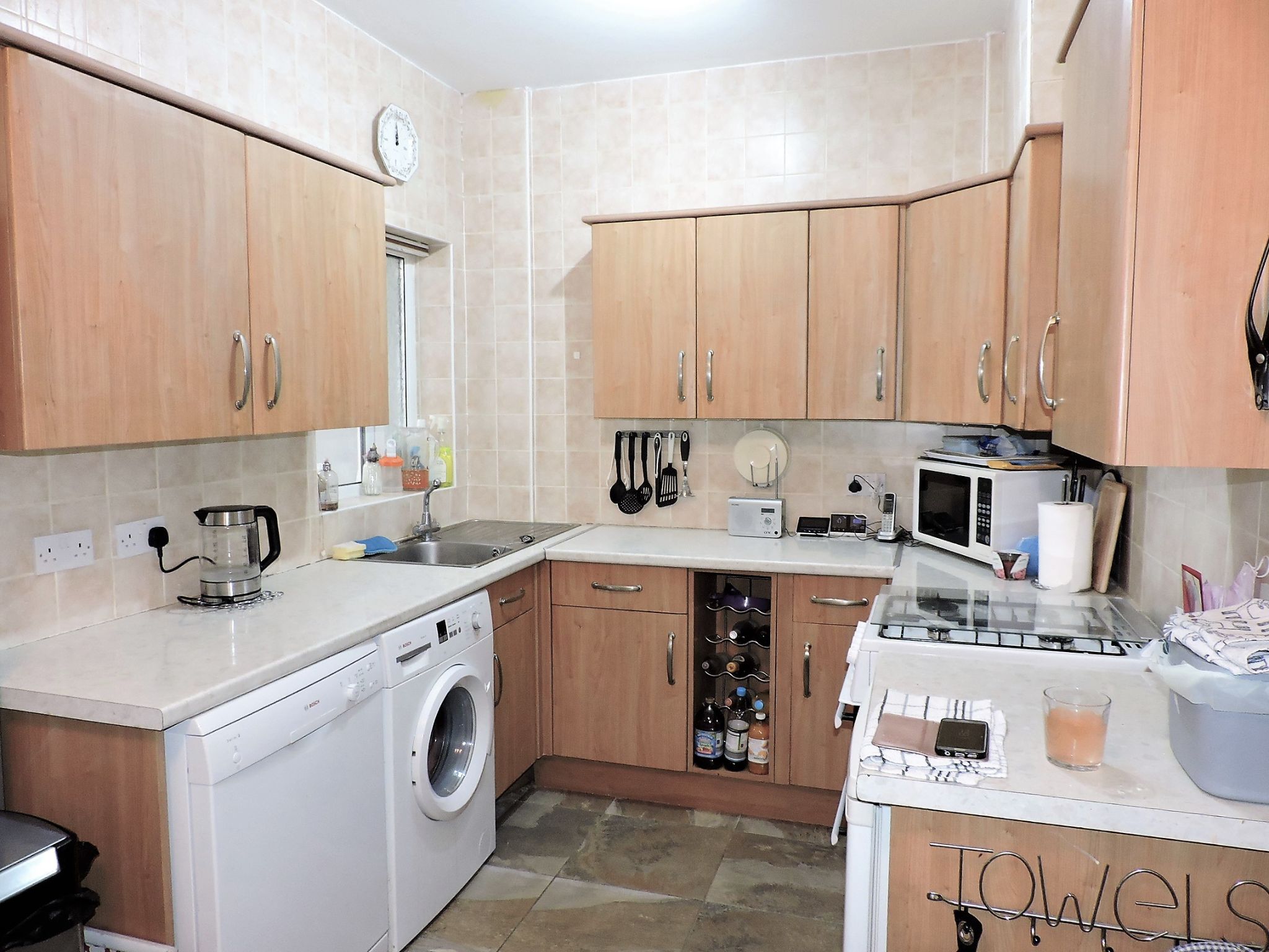 3 bedroom mid terraced house Sold in New Malden - Photograph 2