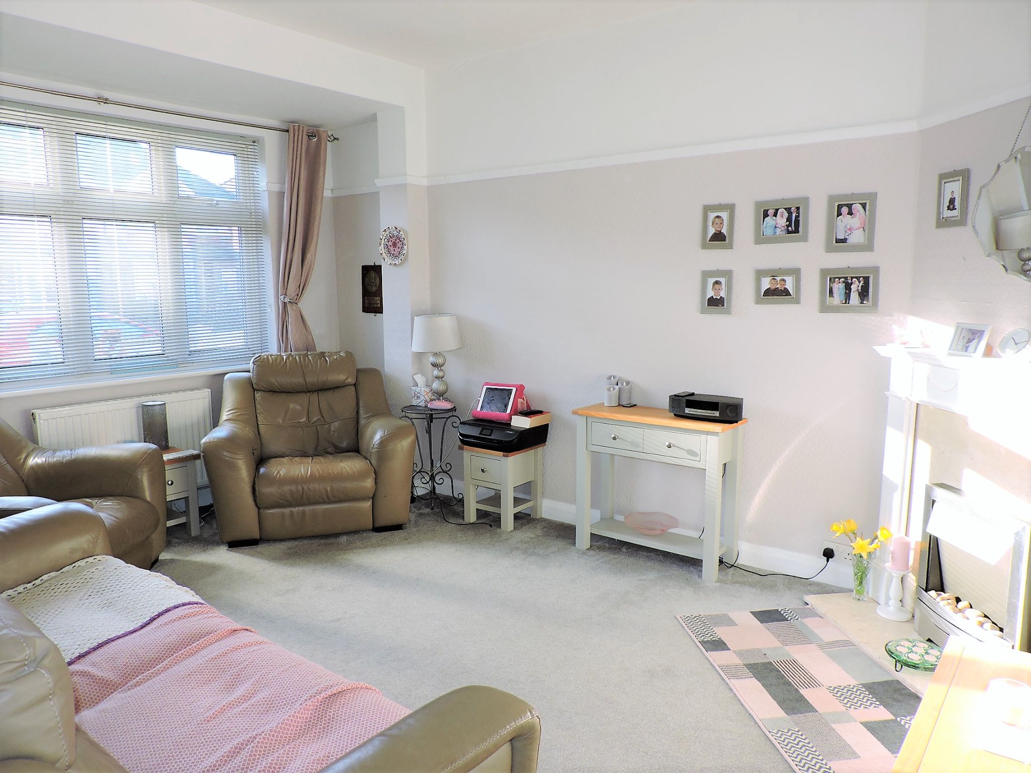 3 bedroom mid terraced house Sold in New Malden - Photograph 2