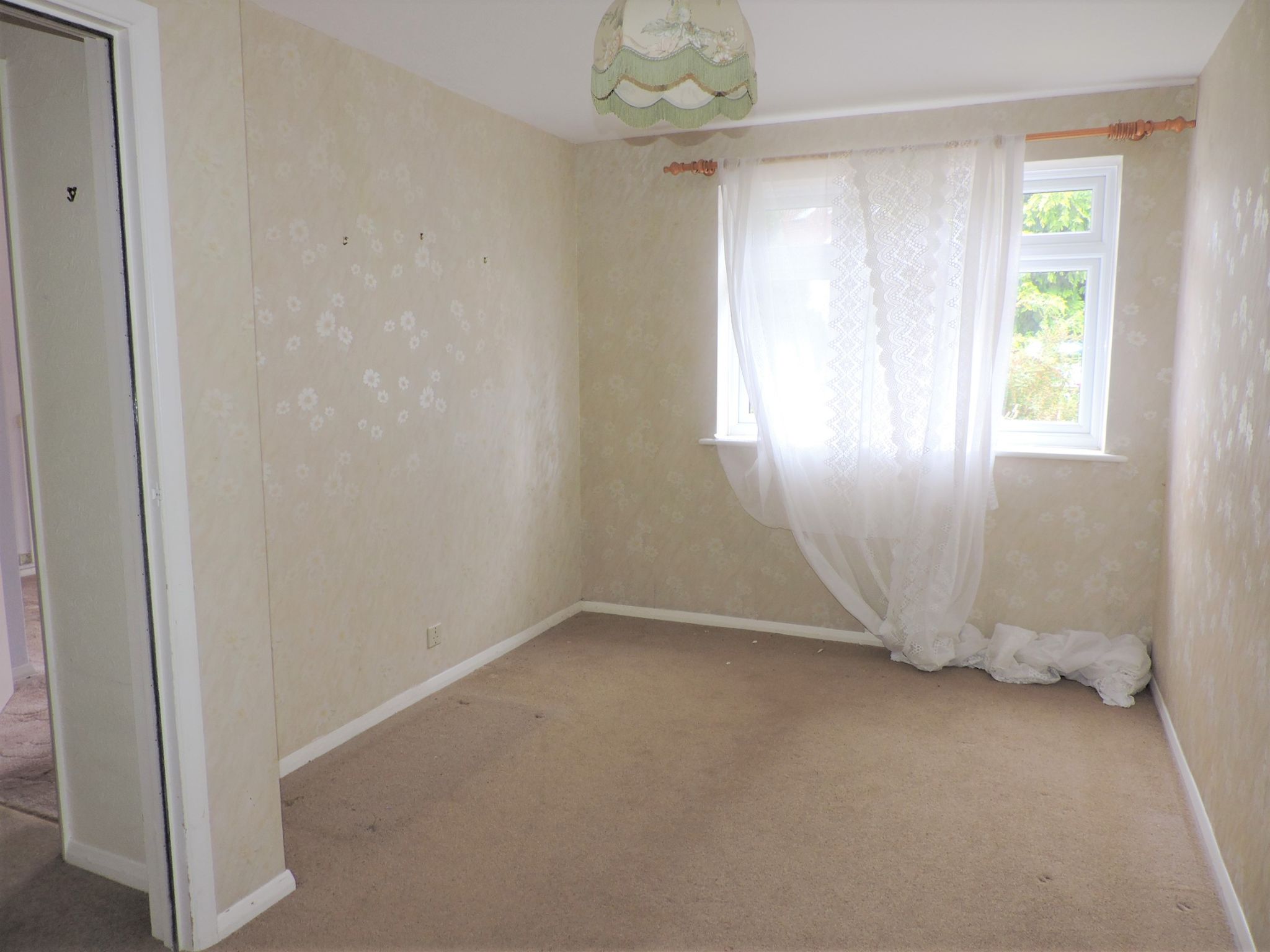 2 bedroom flat flat/apartment Sold in Morden - Photograph 7