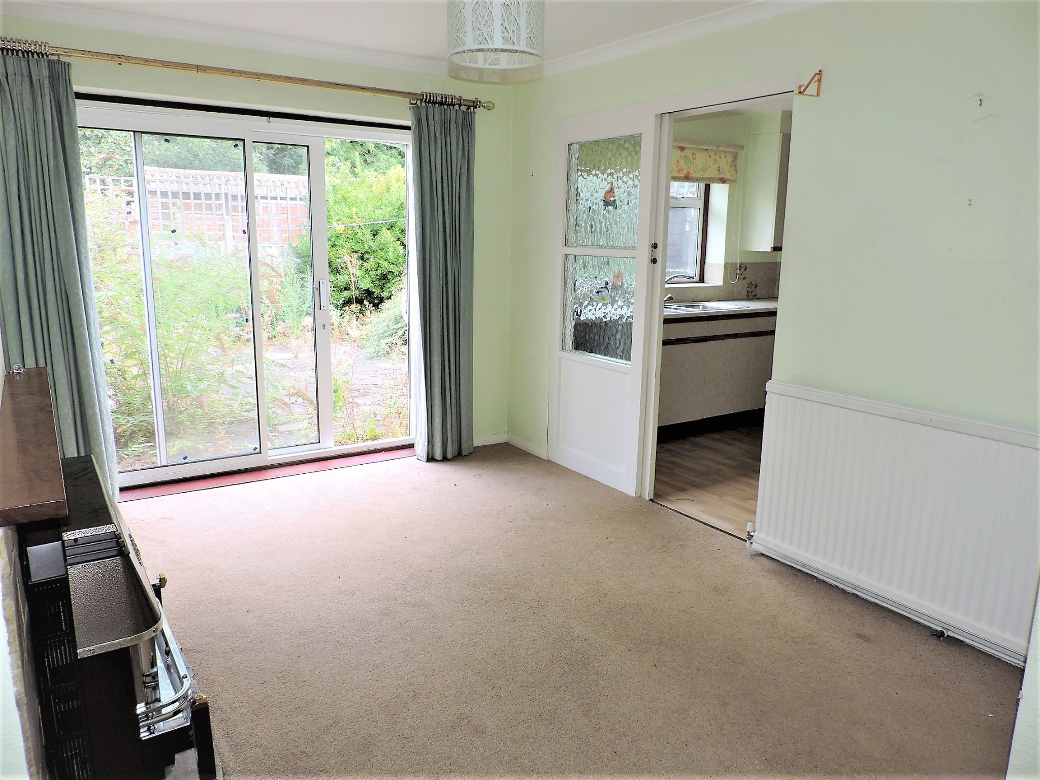 2 bedroom flat flat/apartment Sold in Morden - Photograph 2