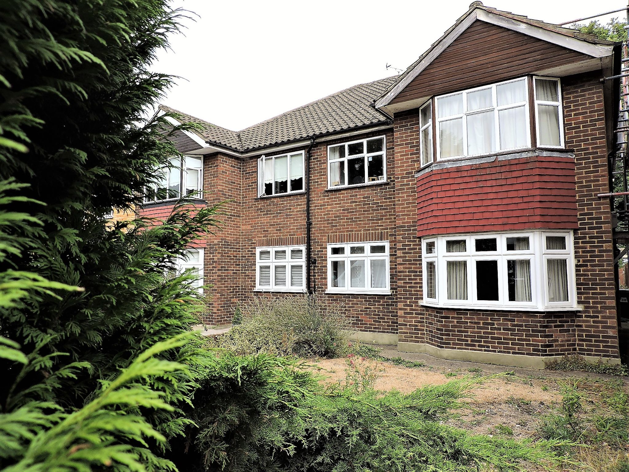 2 bedroom flat flat/apartment Sold in Morden - Photograph 1