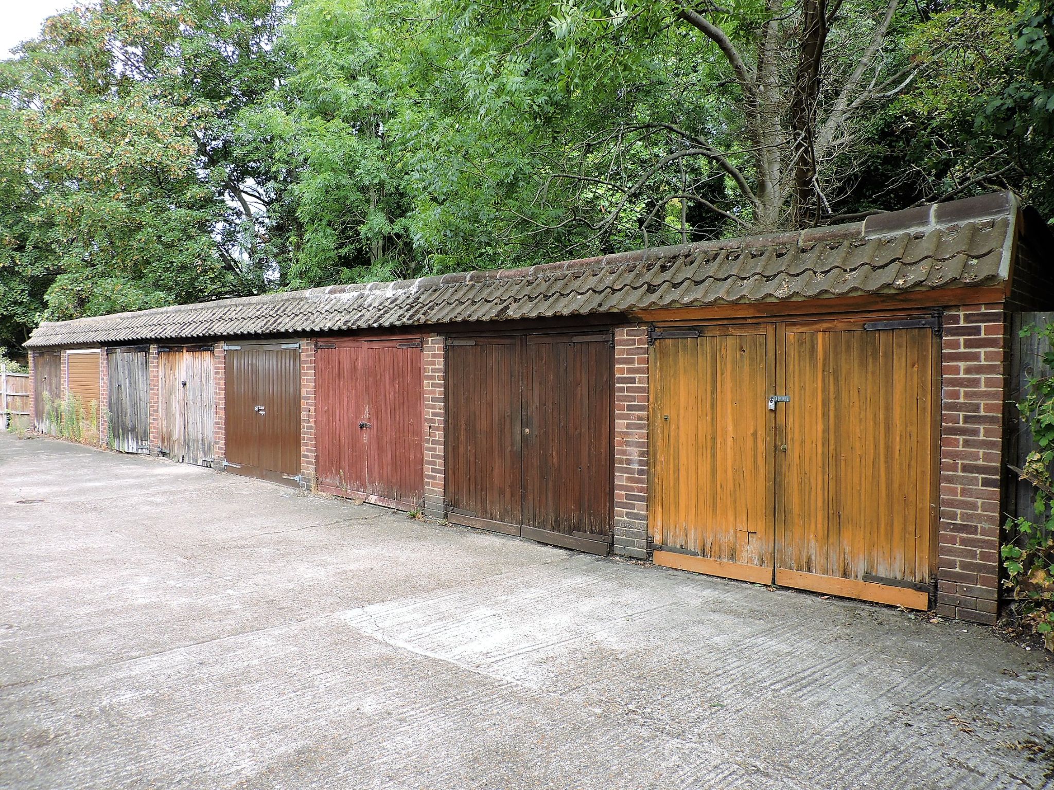 2 bedroom flat flat/apartment Sold in Morden - Photograph 12