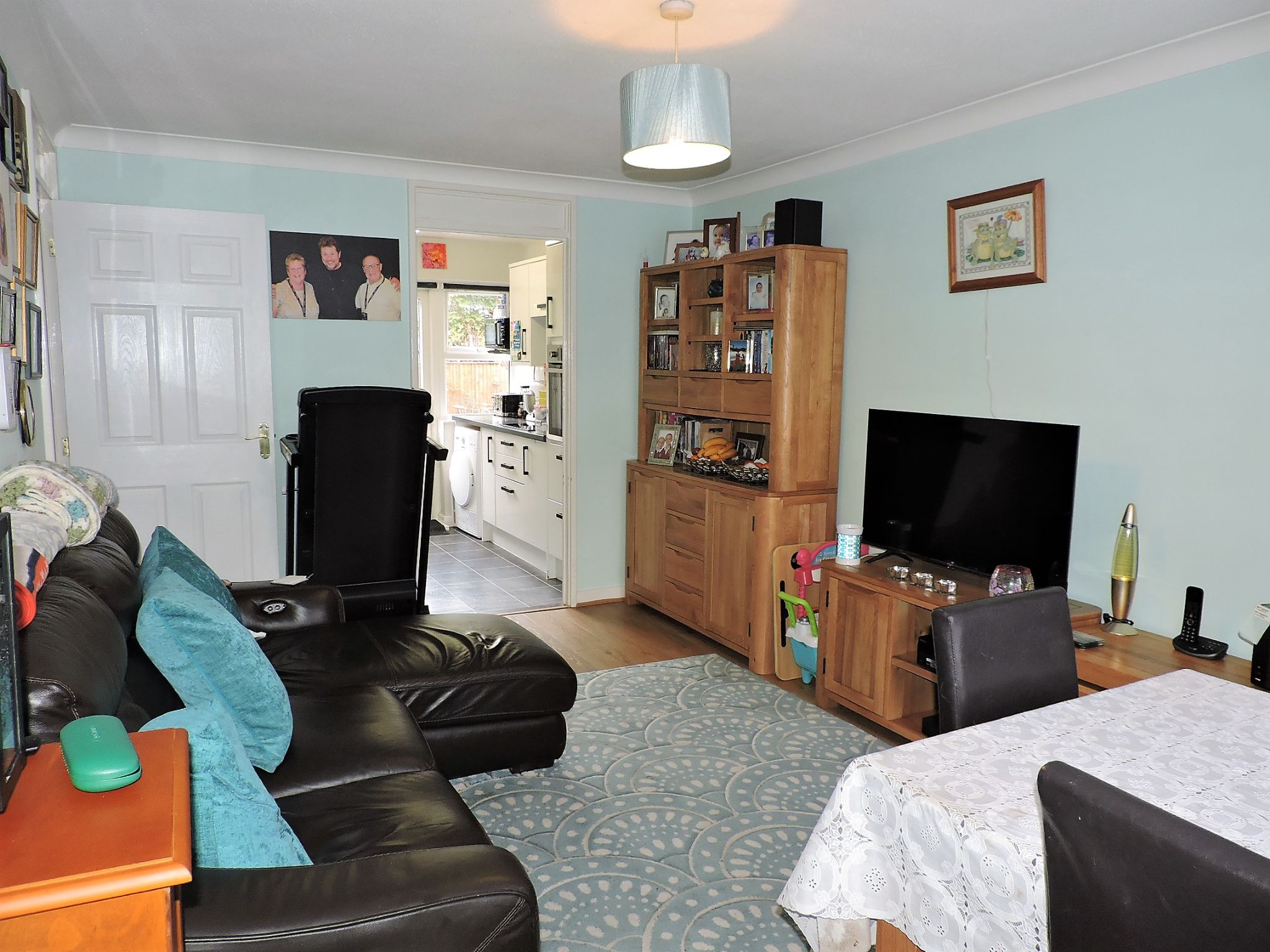 2 bedroom flat flat/apartment Sold in New Malden - Photograph 2