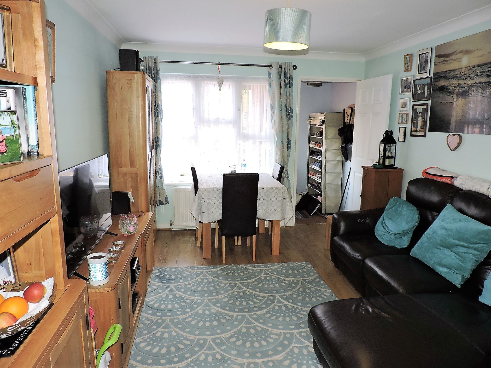 2 bedroom flat flat/apartment Sold in New Malden - Photograph 3