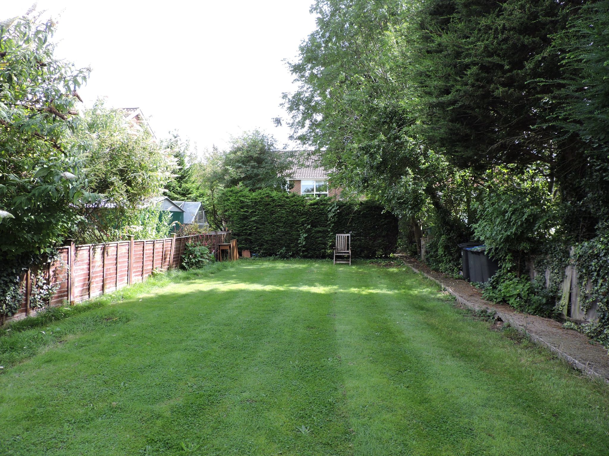 2 bedroom flat flat/apartment Sold in New Malden - Photograph 6