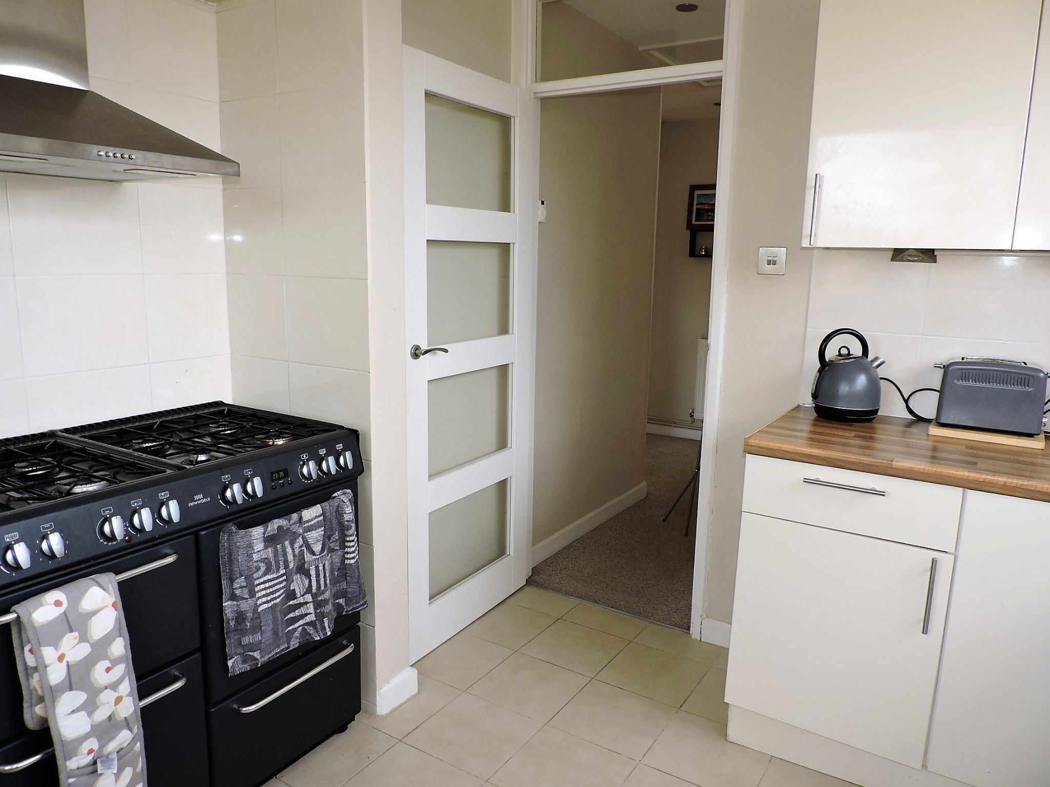 2 bedroom flat flat/apartment Sold in New Malden - Photograph 6