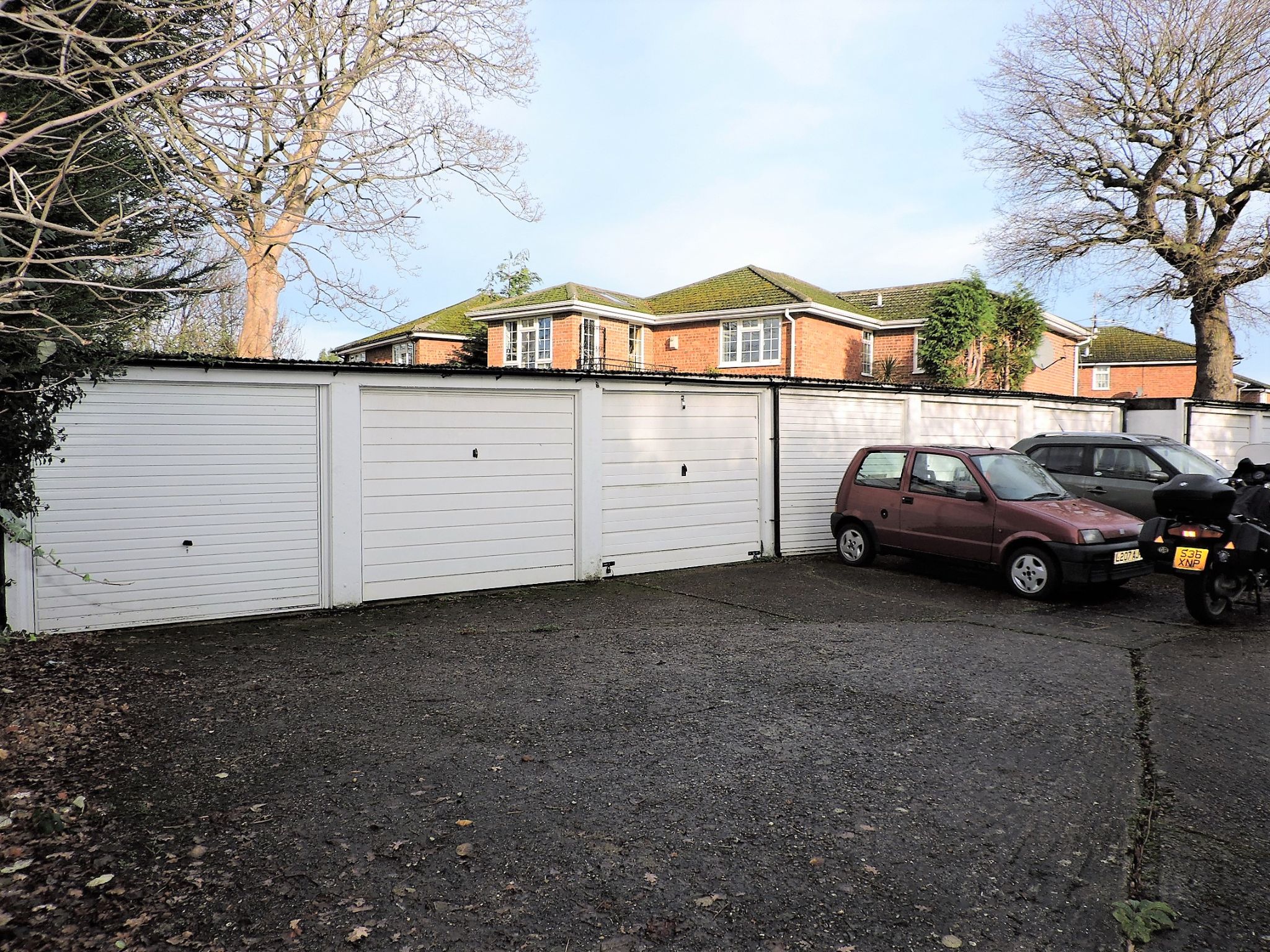2 bedroom flat flat/apartment Sold in New Malden - Photograph 8