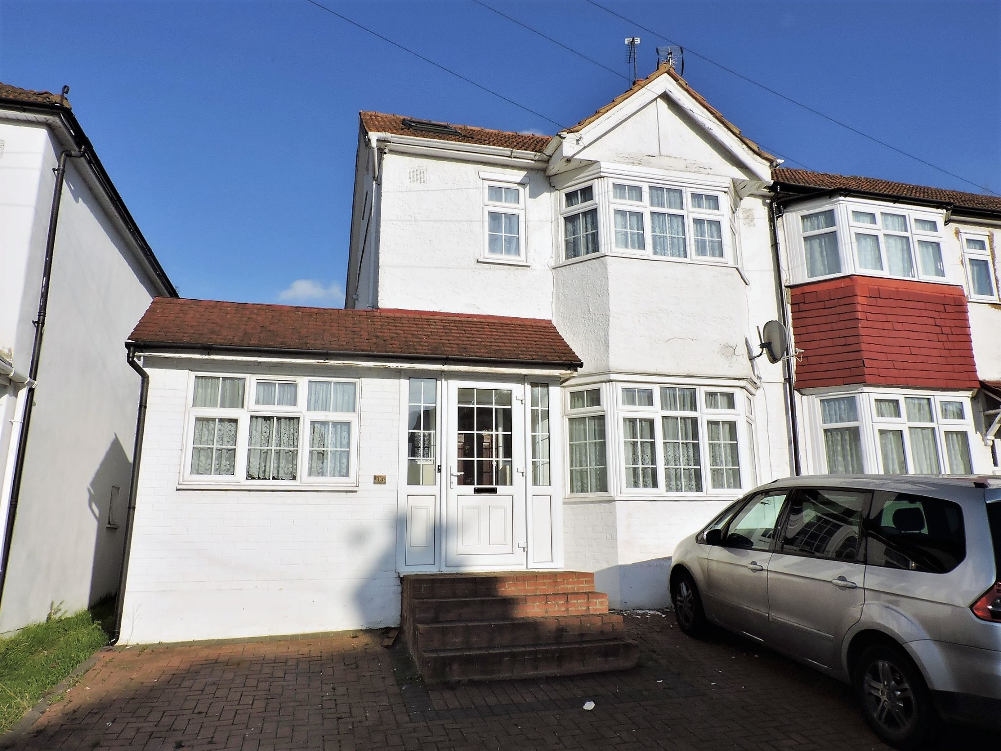 4 bedroom semi-detached house To Let in New Malden - Property photograph