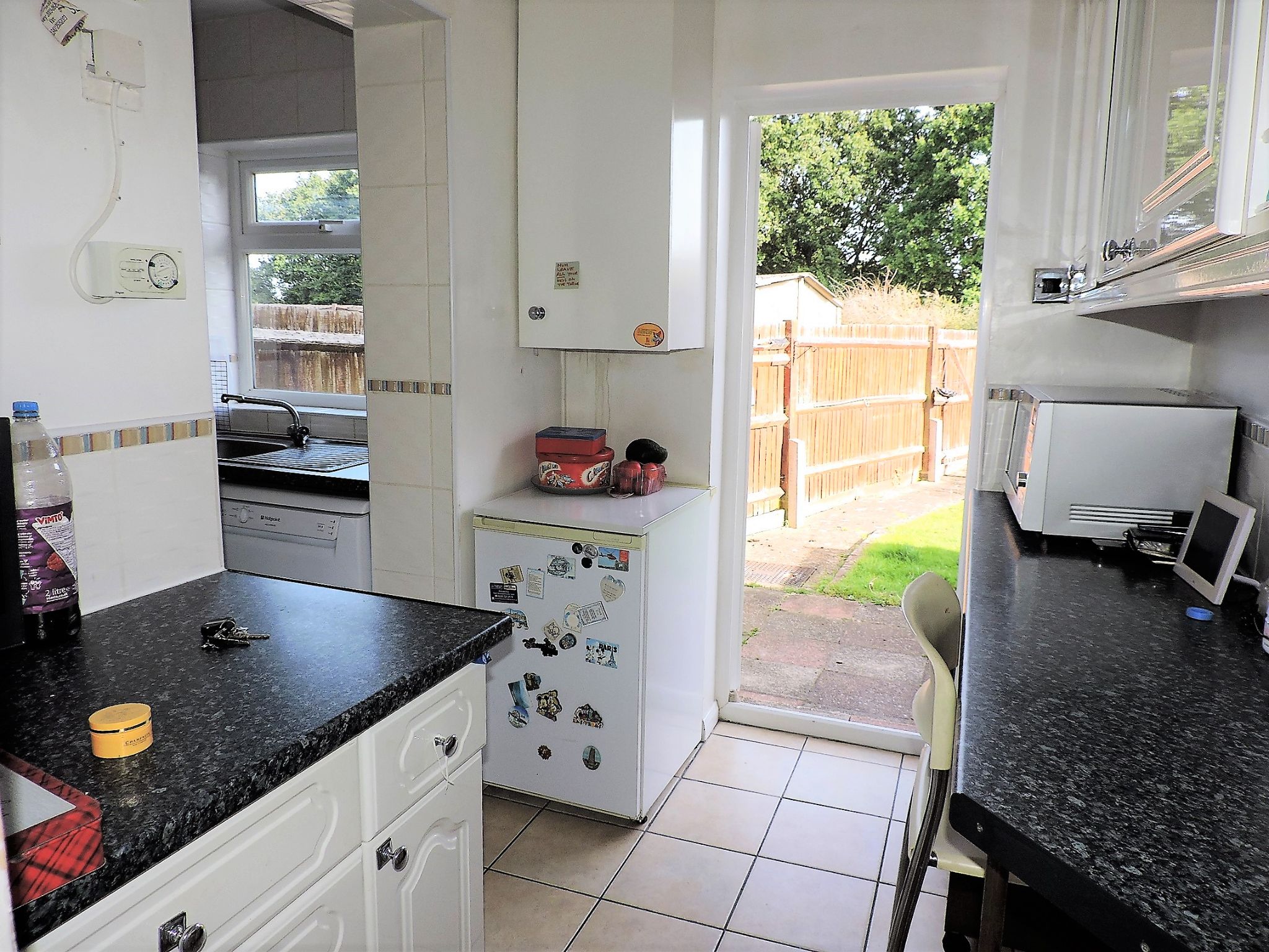 3 bedroom end terraced house Sold in Surbiton - Photograph 5