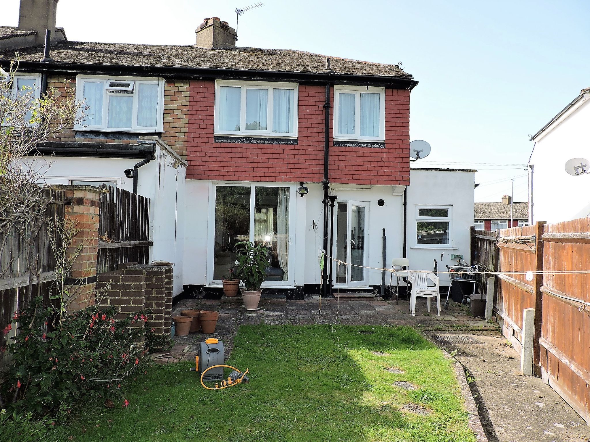 3 bedroom end terraced house Sold in Surbiton - Photograph 11