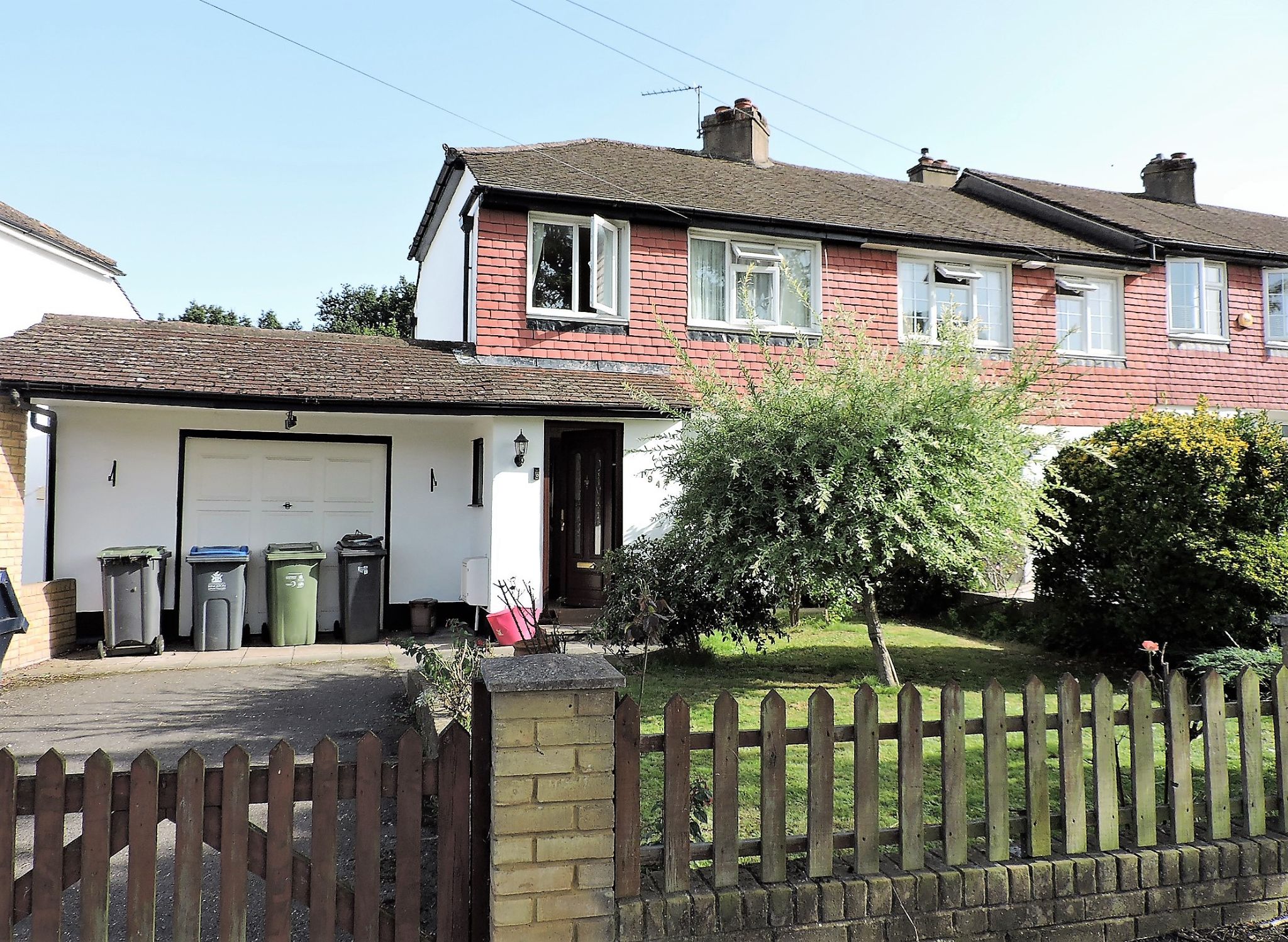 3 bedroom end terraced house Sold in Surbiton - Photograph 1