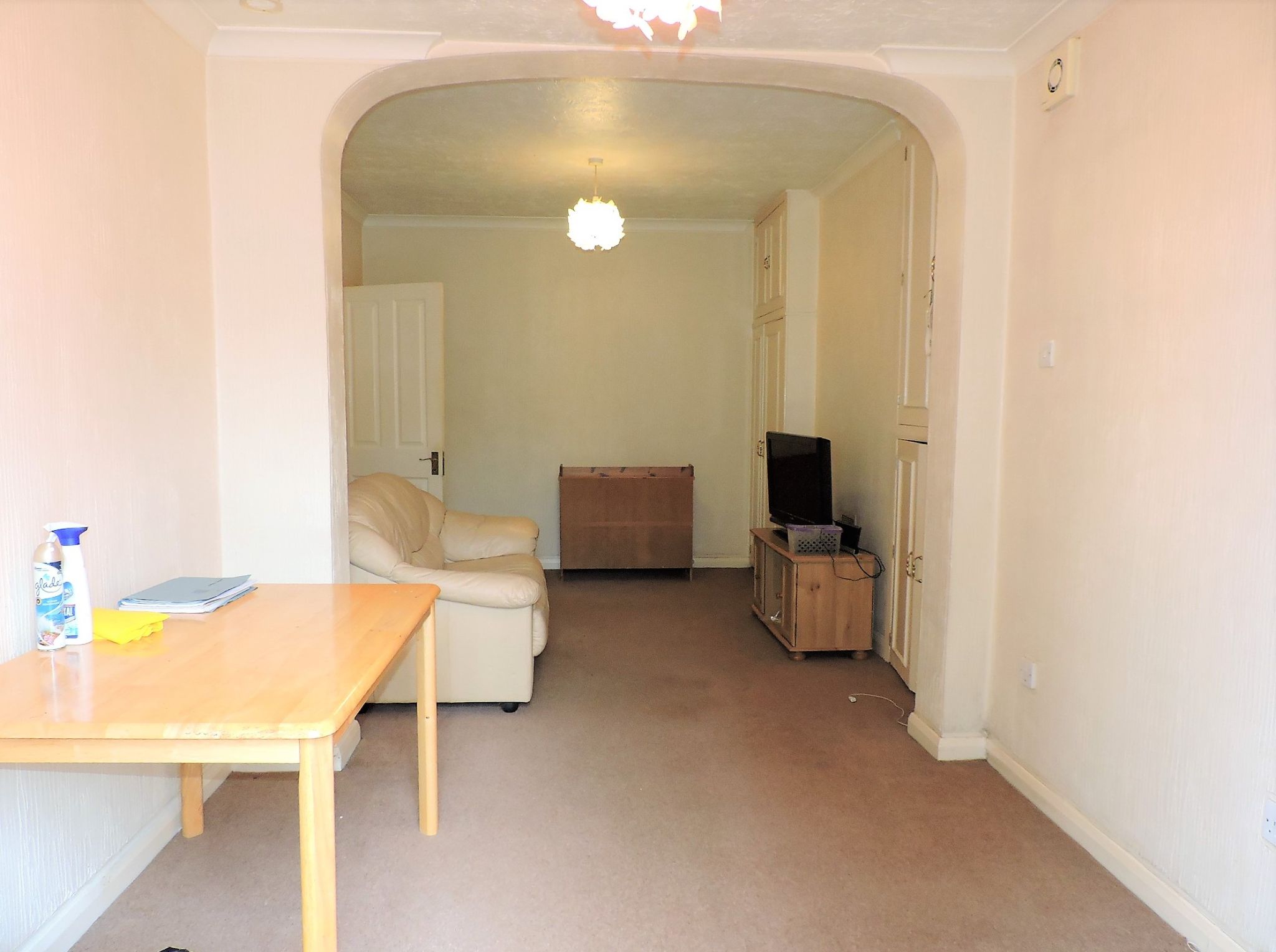 5 bedroom semi-detached house Sold in New Malden - Photograph 3