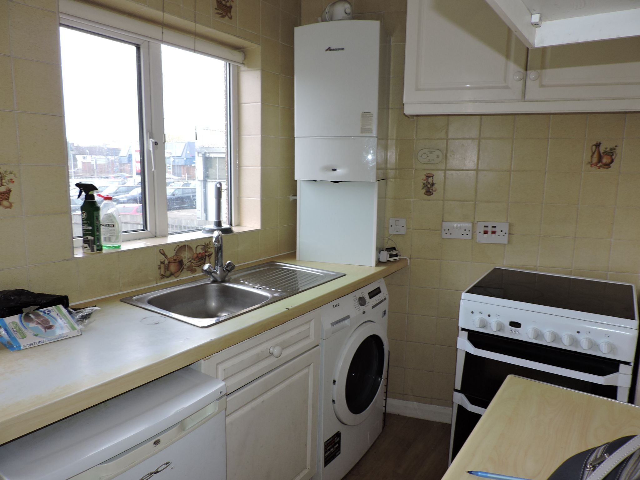 5 bedroom semi-detached house Sold in New Malden - Photograph 17