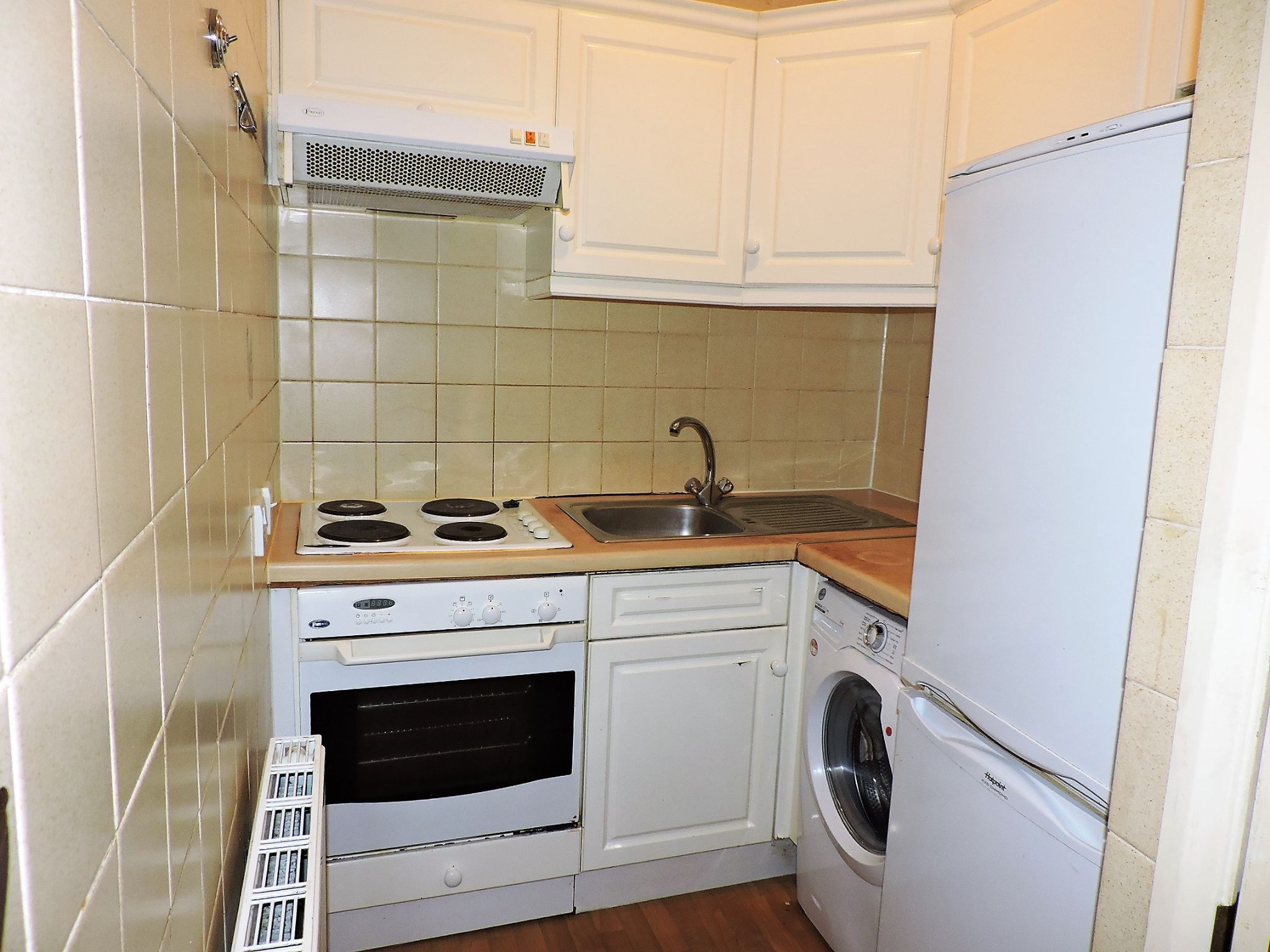 5 bedroom semi-detached house Sold in New Malden - Photograph 5