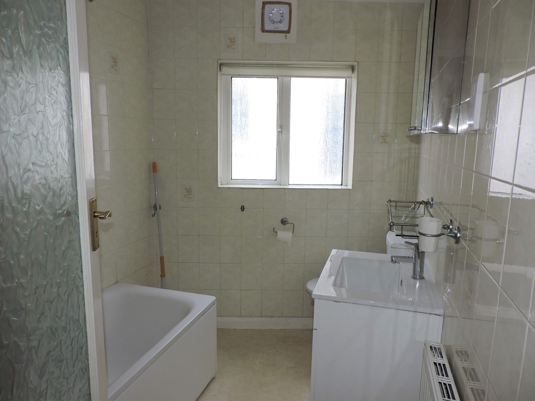 5 bedroom semi-detached house Sold in New Malden - Photograph 19