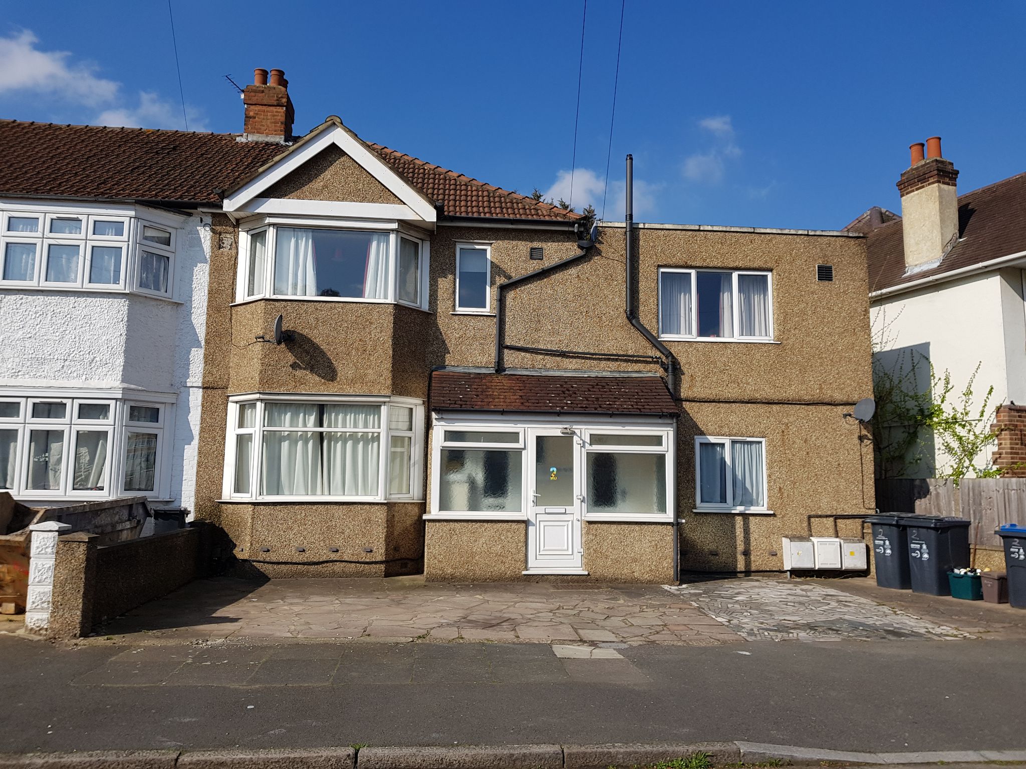 5 bedroom semi-detached house Sold in New Malden - Photograph 1