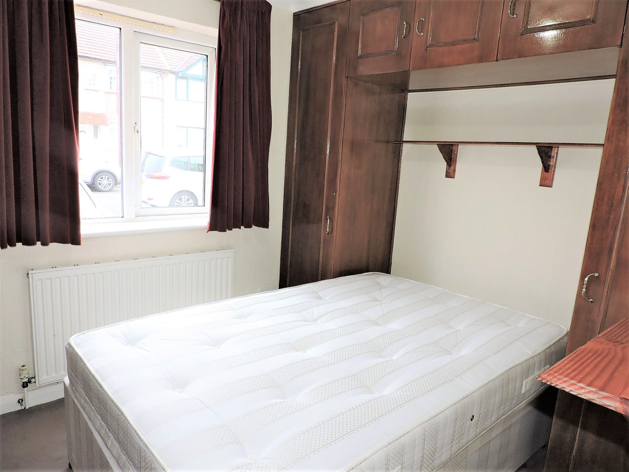 5 bedroom semi-detached house Sold in New Malden - Photograph 16