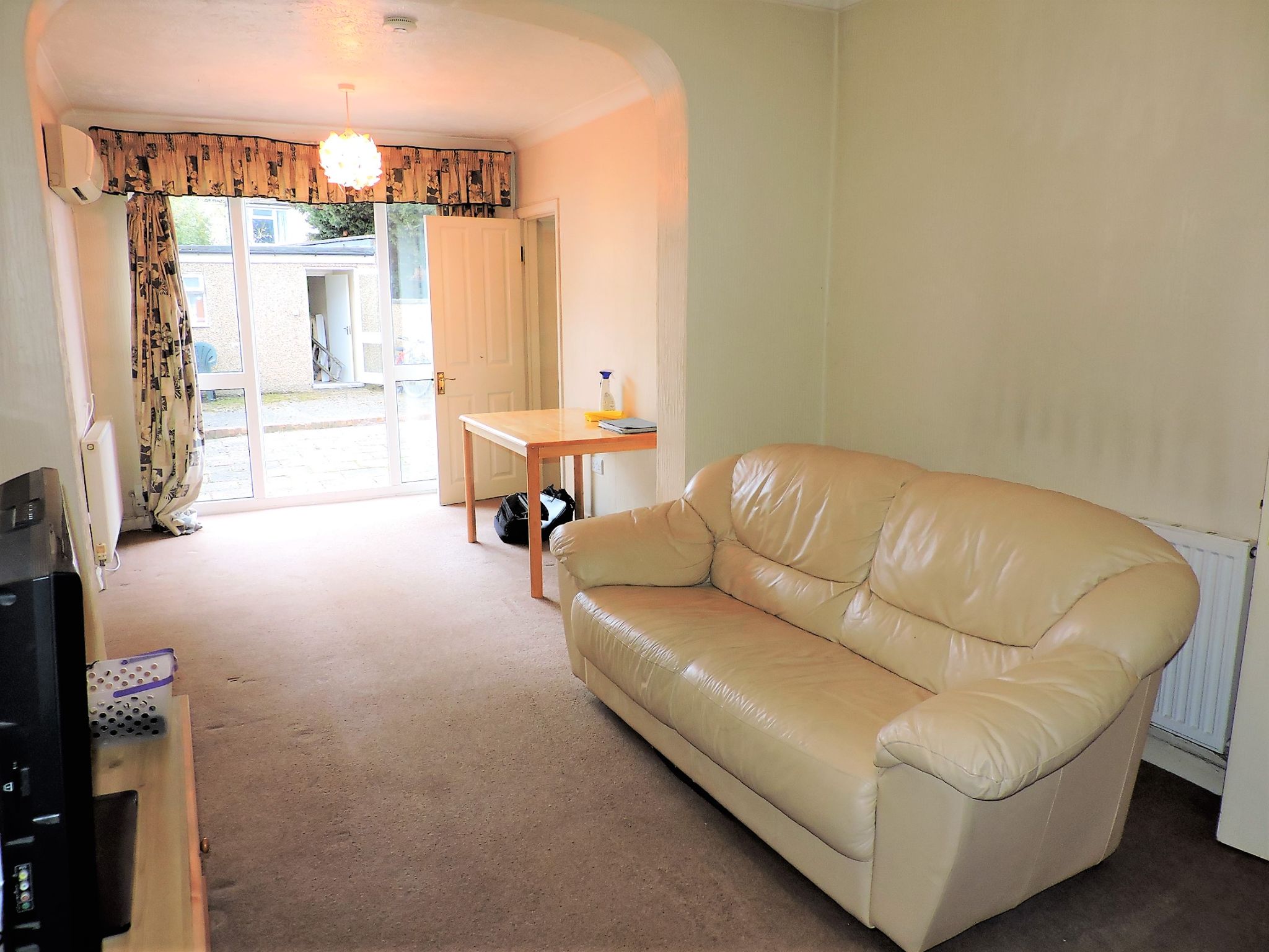 5 bedroom semi-detached house Sold in New Malden - Photograph 2