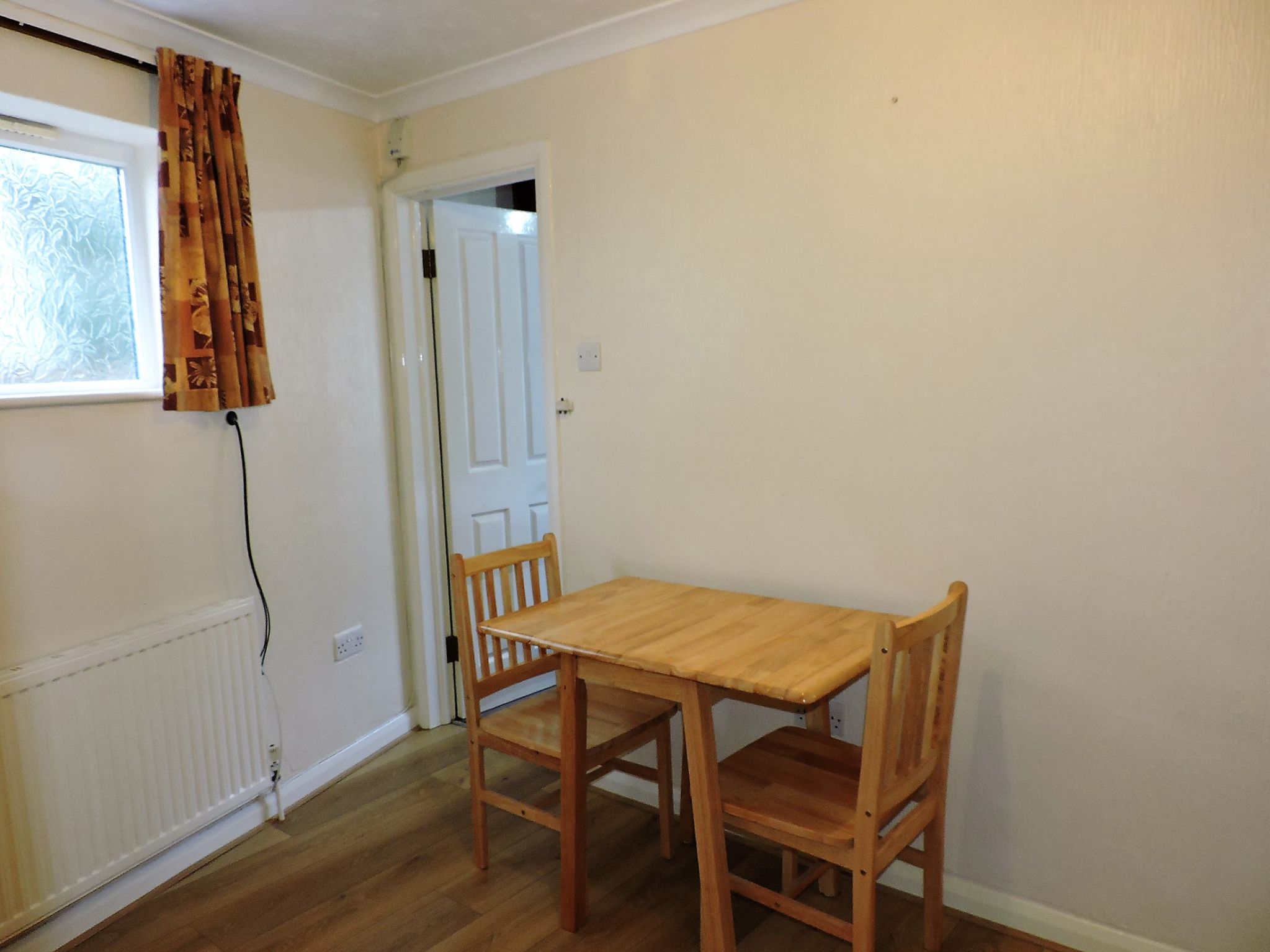 5 bedroom semi-detached house Sold in New Malden - Photograph 14